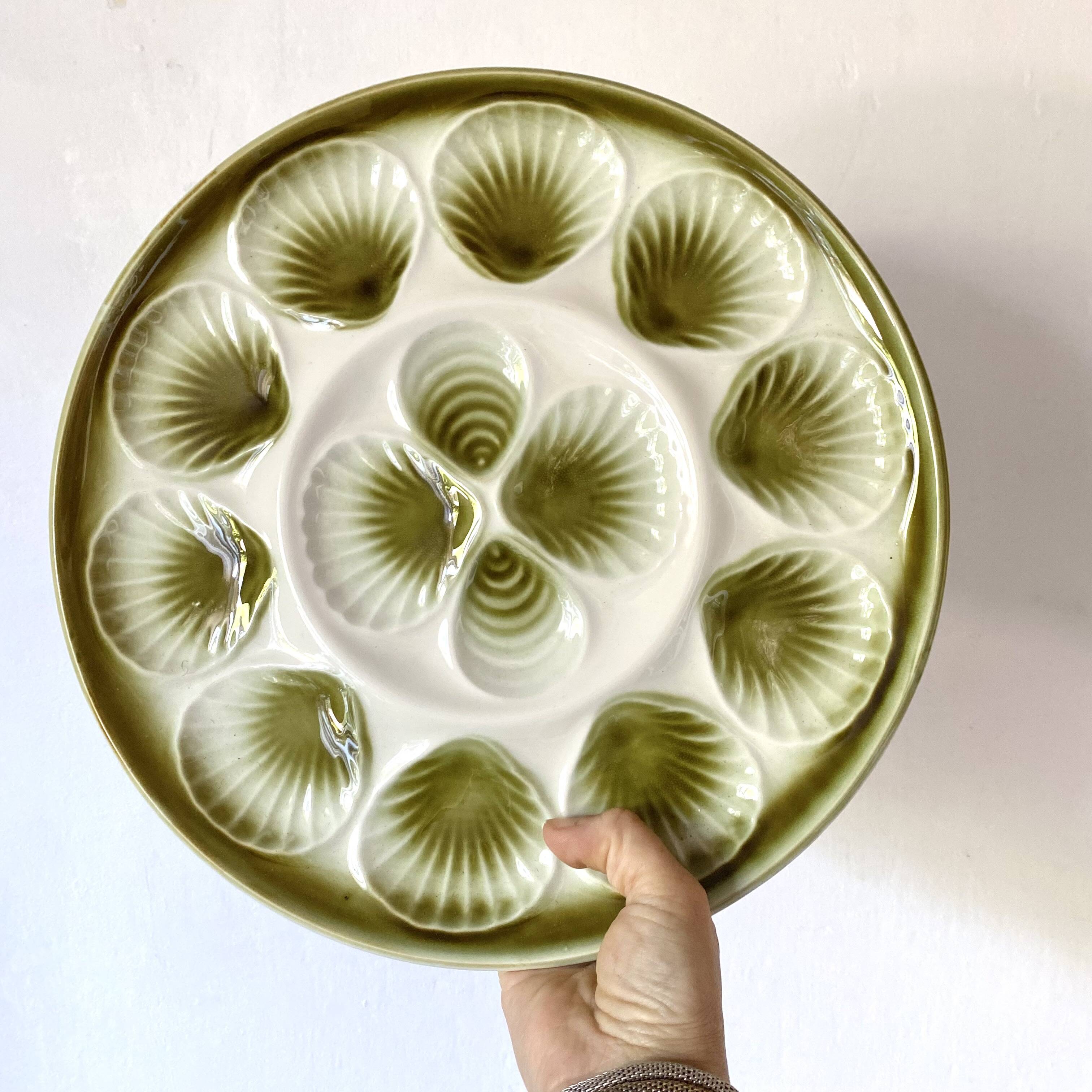 Moulin des Loups oyster plates and matching dish - 1970