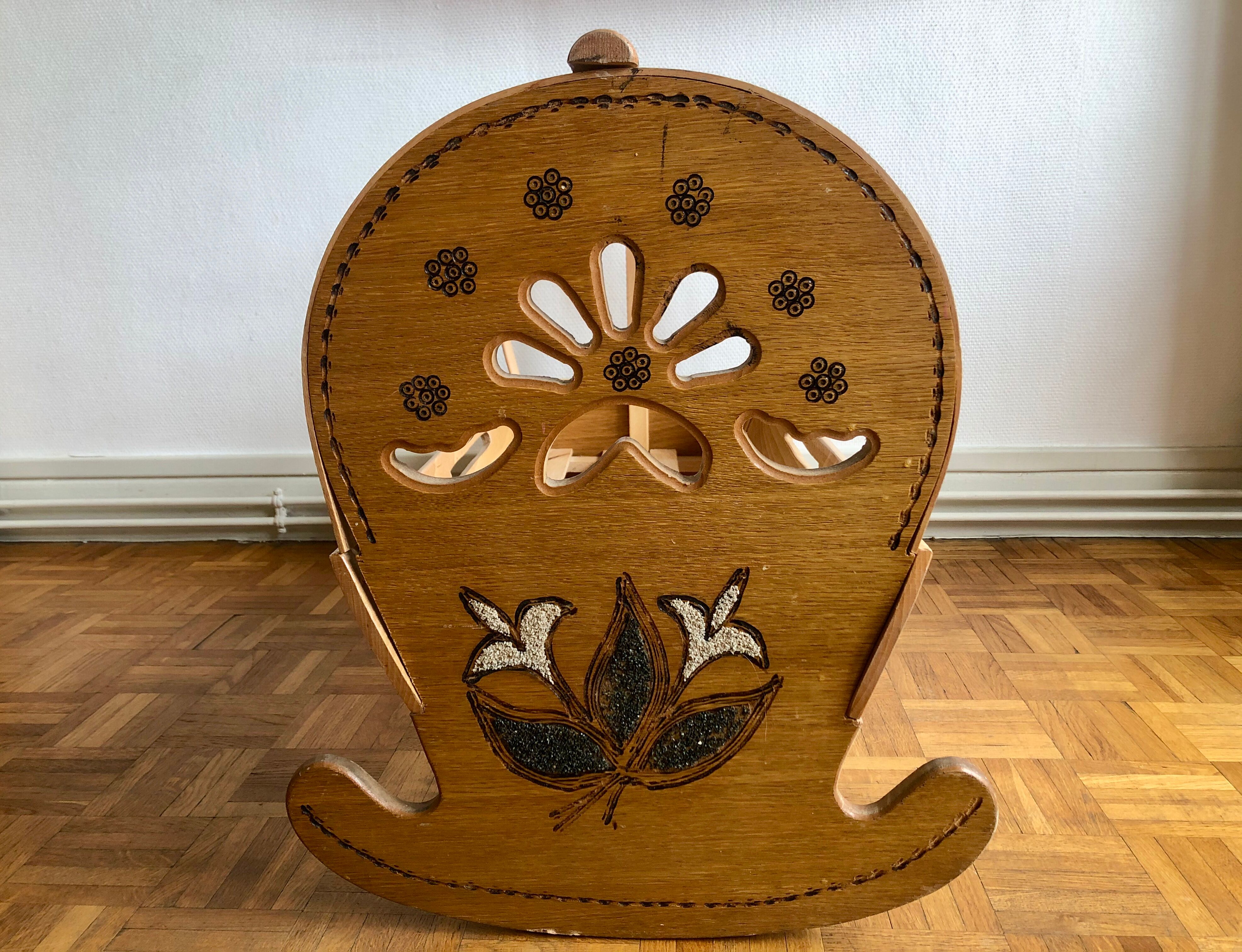 Flower-rocking cradle