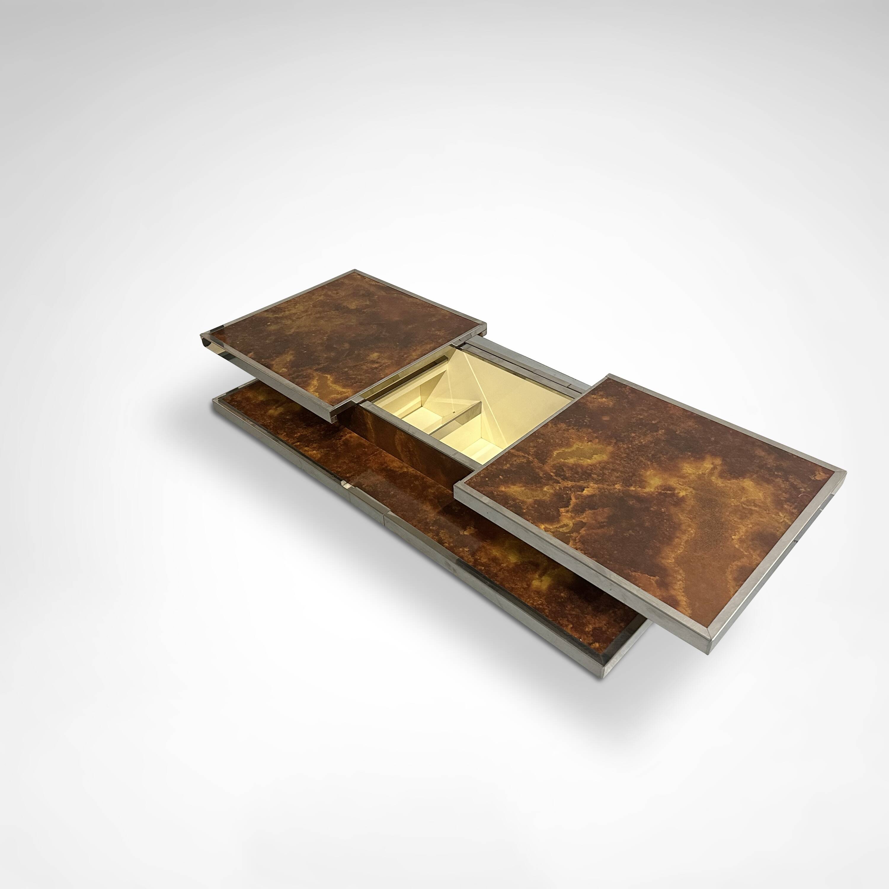Table basse en bois de noyer à deux niveaux et métal avec bar intégré, France, années 1980.