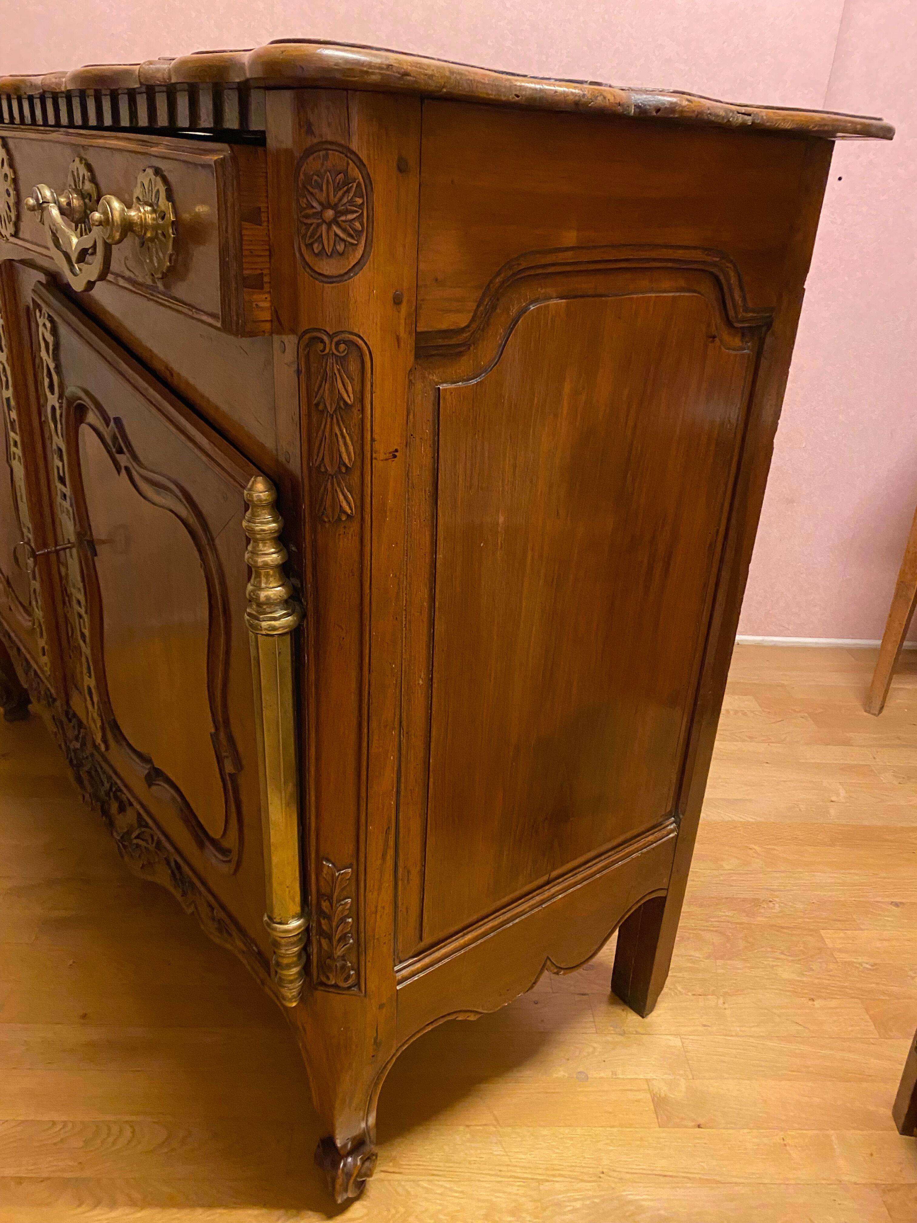 Buffet provençale en noyer XVIII siècle