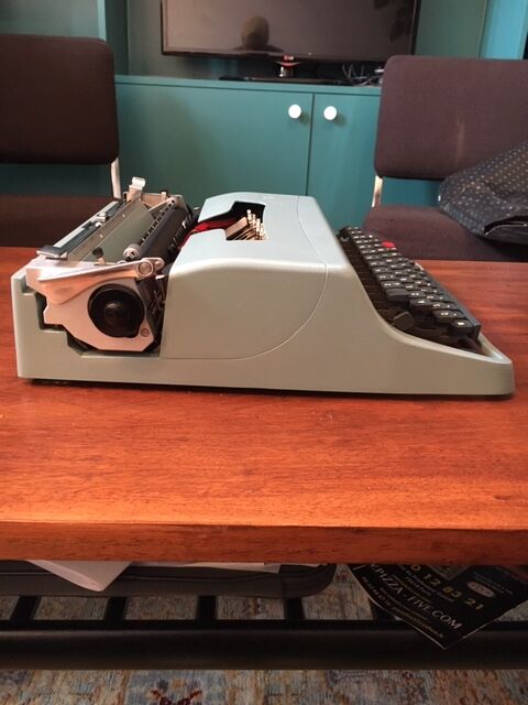 Olivetti typewriter, model Lettera 32