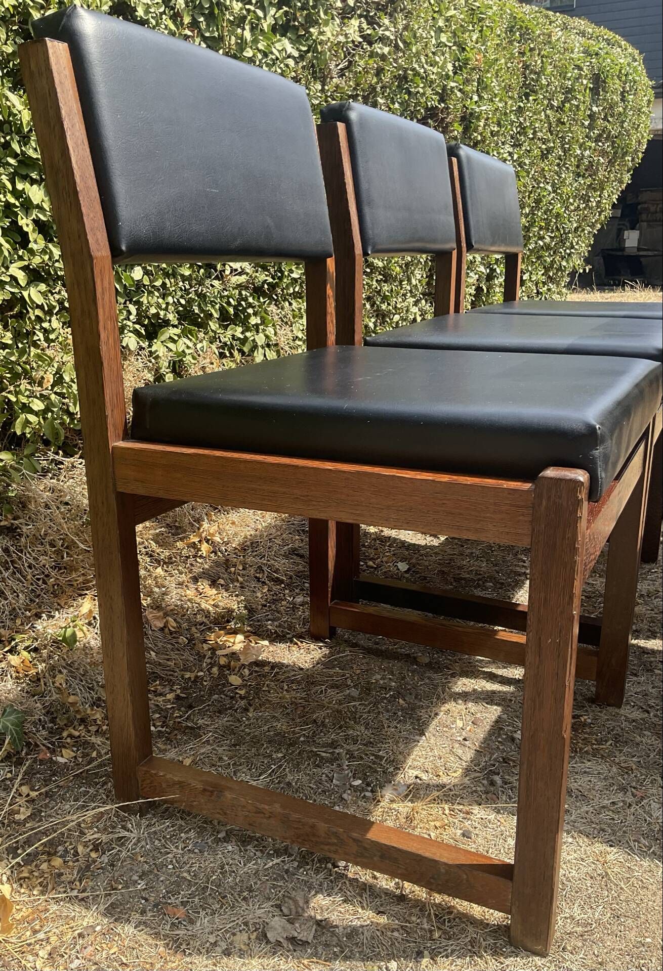 Set of 6 vintage teak chairs with black Skaï.
