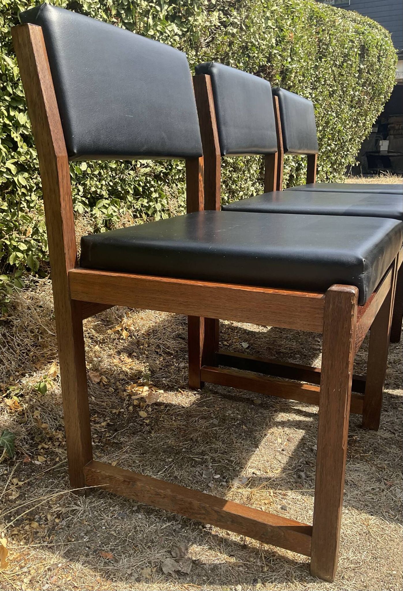 Set of 6 vintage teak chairs with black Skaï.