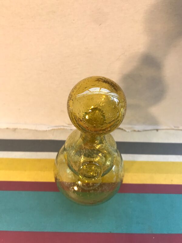 Paire d'ancienne bouteilles Biot verre soufflé bullé jaune avec bouchon