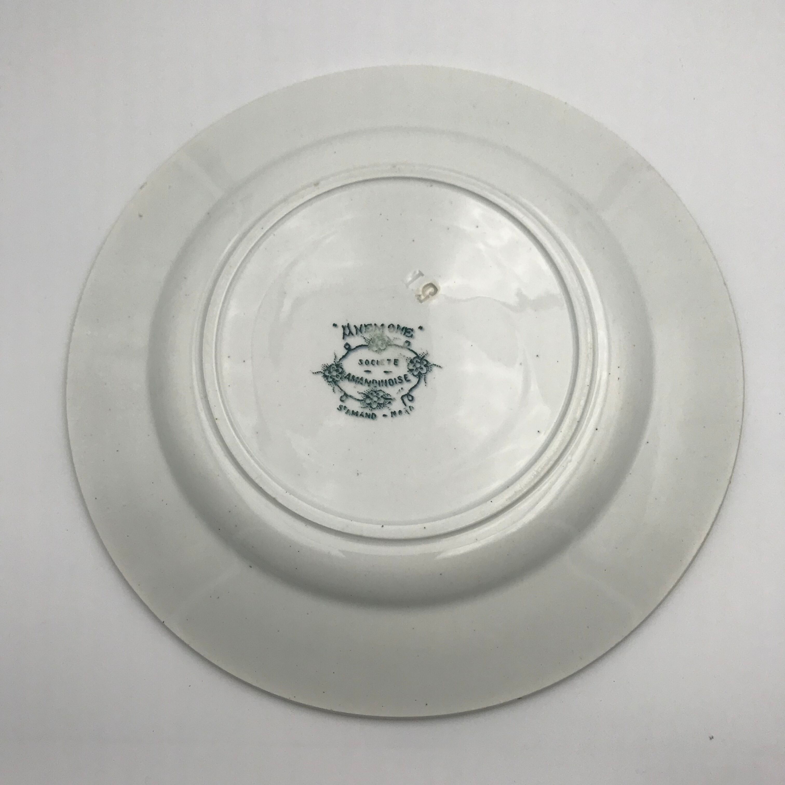 6 old flat plates in iron earth Anémones St Amand