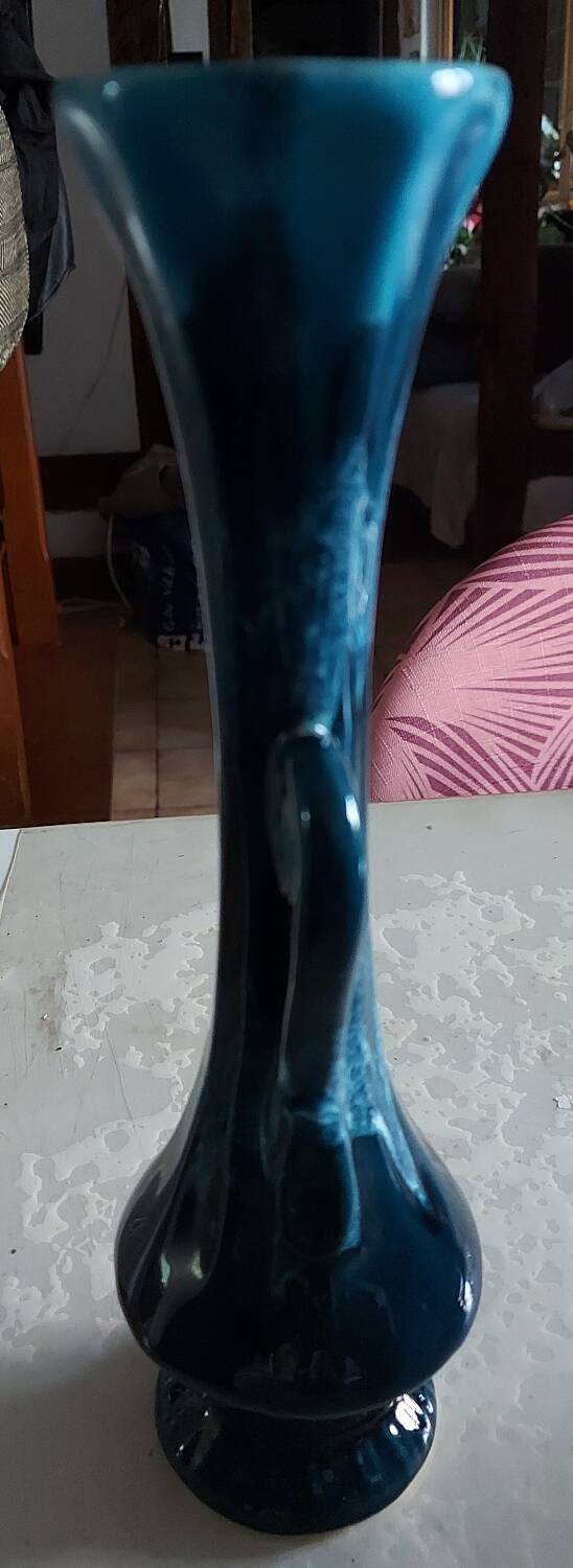 Slim single-flower vase in navy blue enamel