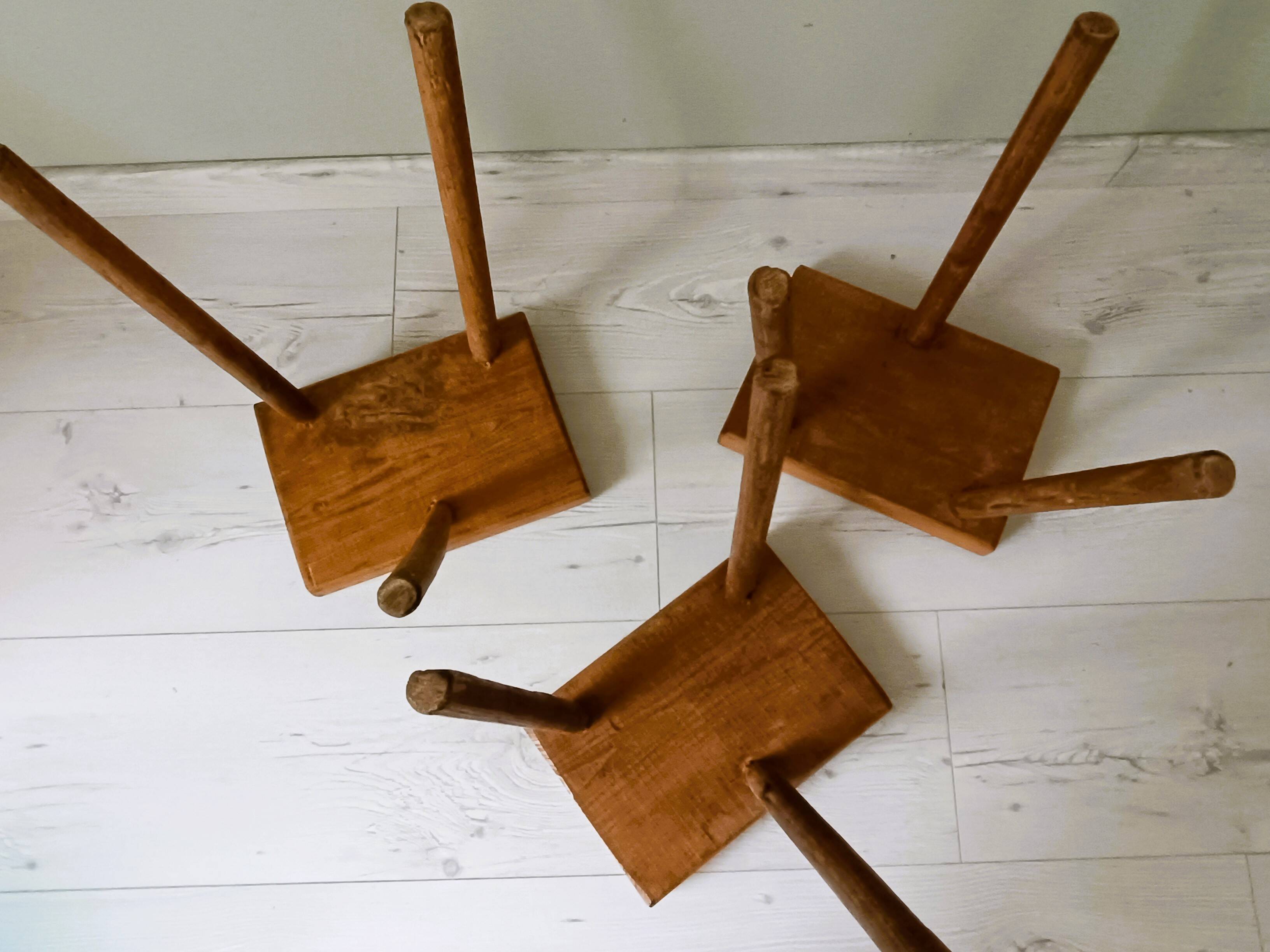 Lot de 3 petits tabourets tripodes