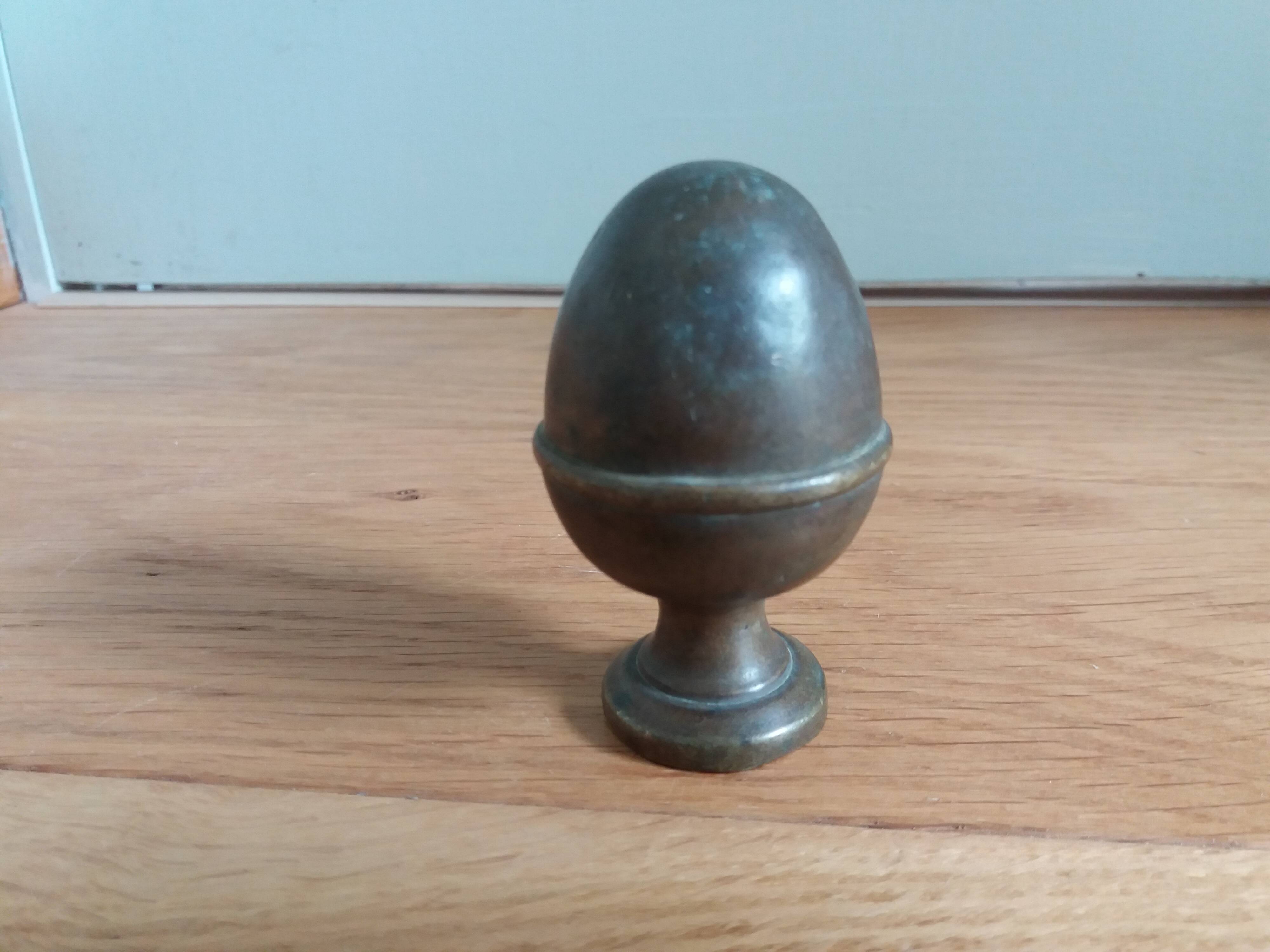 Stair or chenet ball shaped acorn