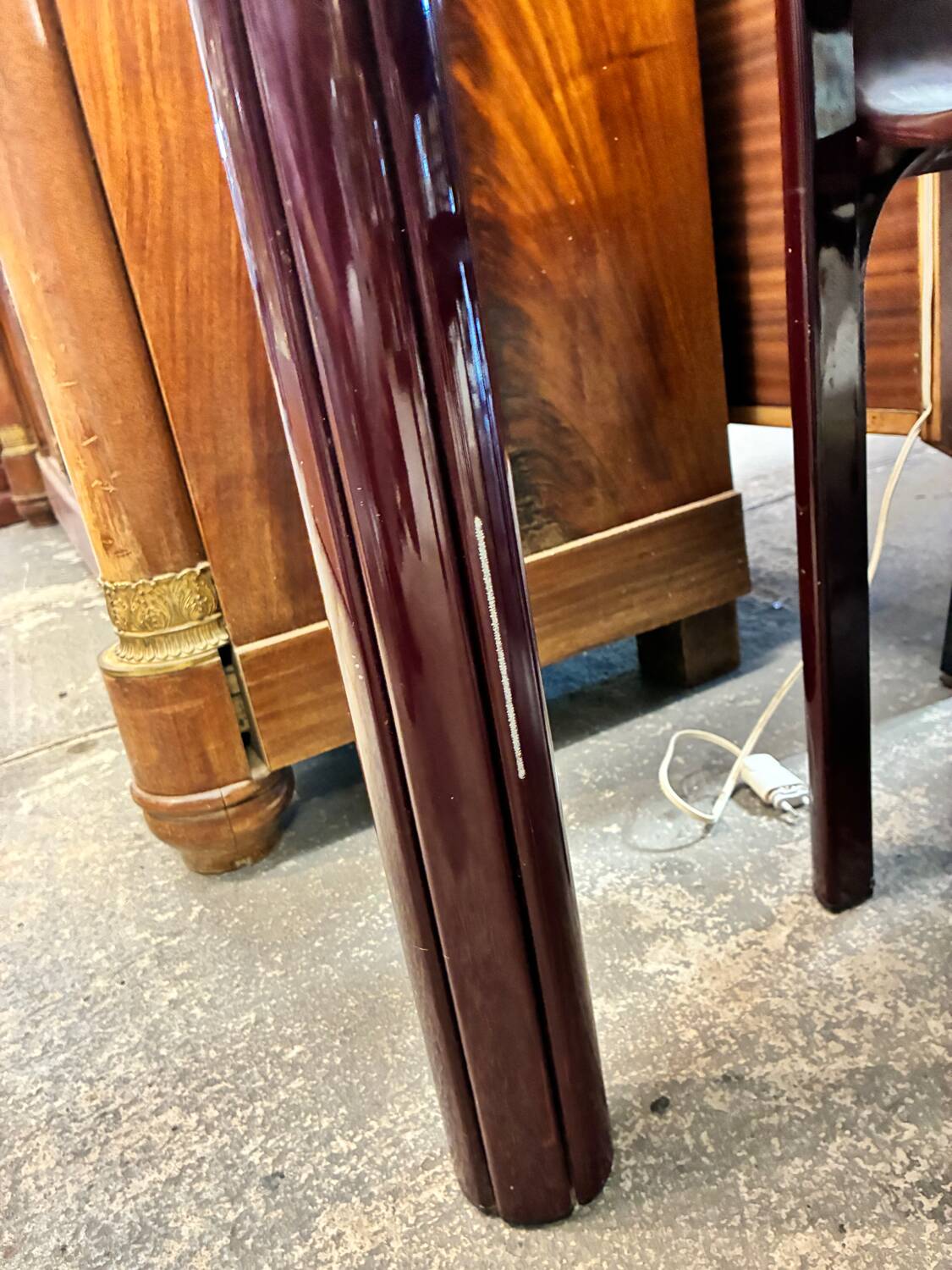 Gae Aulenti Orsay model table with 4 matching chairs – Vintage and elegant design