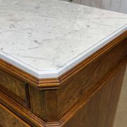 Commode Napoléon III en noyer, sapin et marbre blanc du 19ème siècle