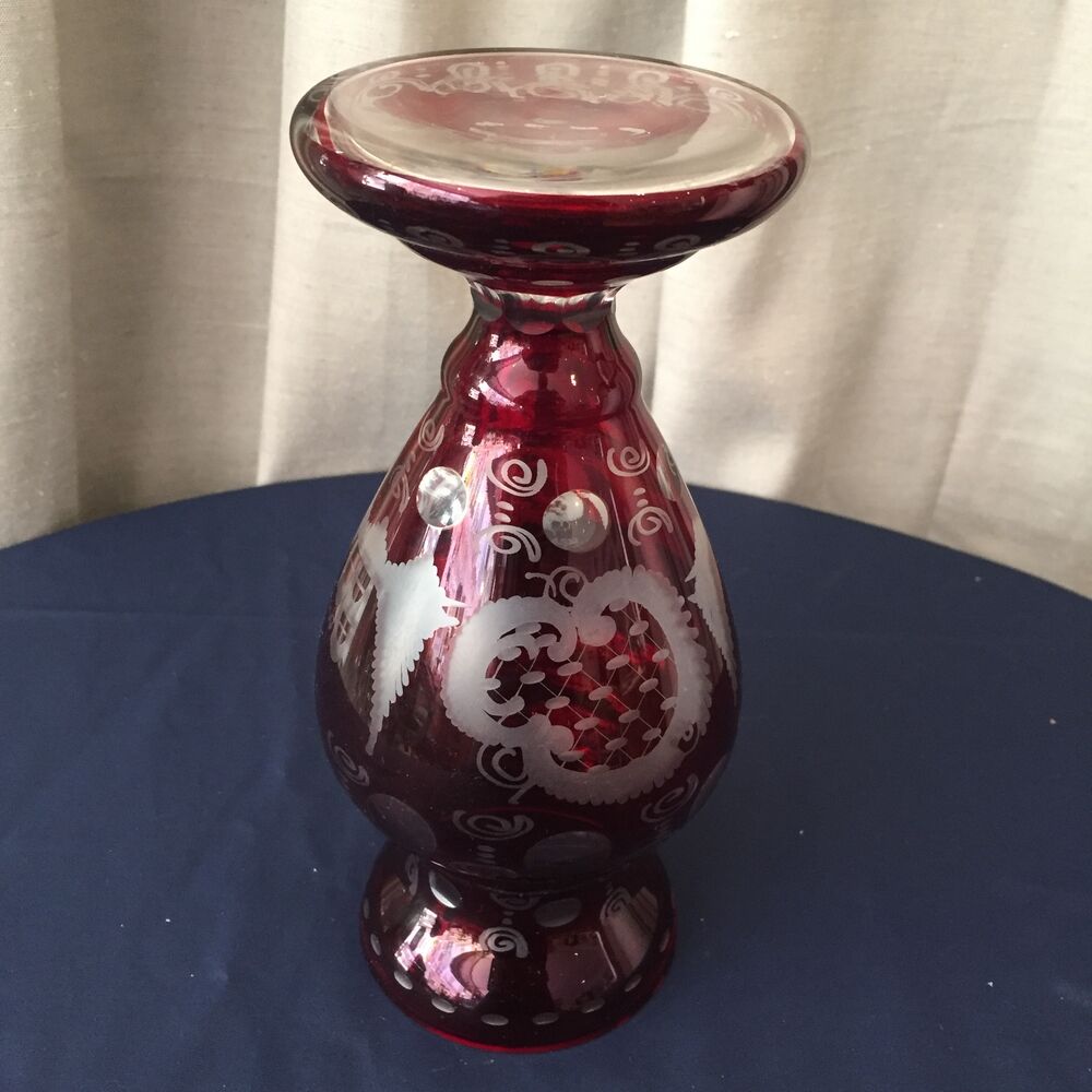 Burgundy burgundy bohemian glass vase tranparent and grave