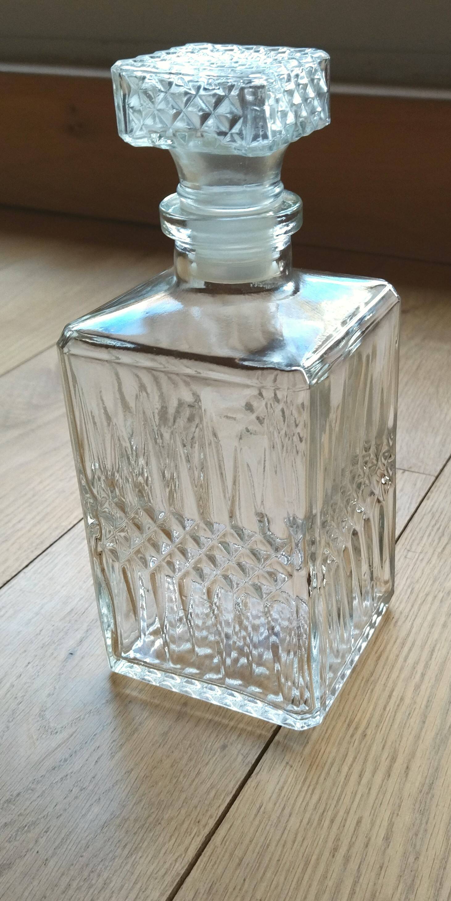 Carafe ciselée