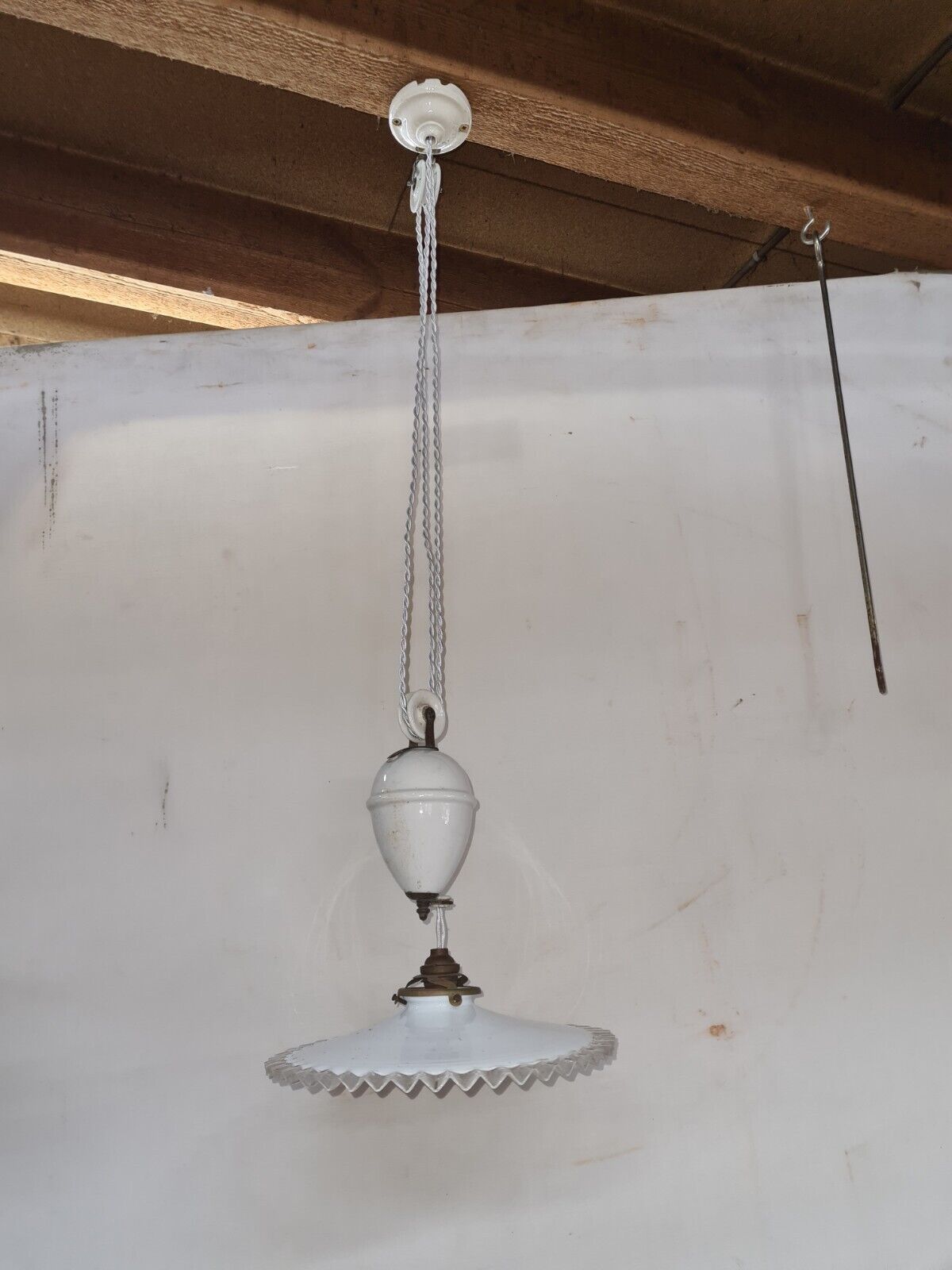 Porcelain rise and fall suspension