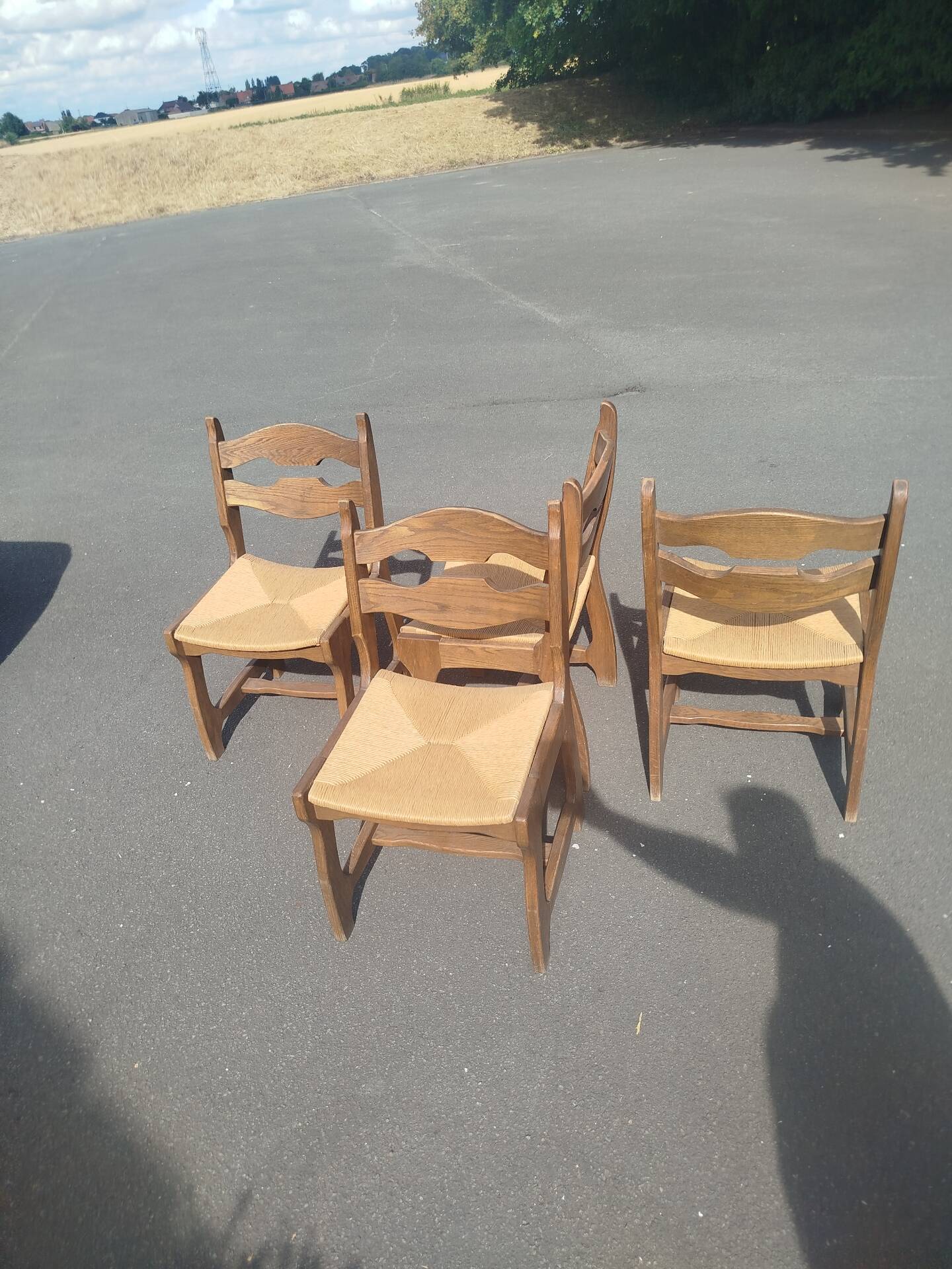 Set of 4 solid oak chairs with straw, in the style of Guillerm.