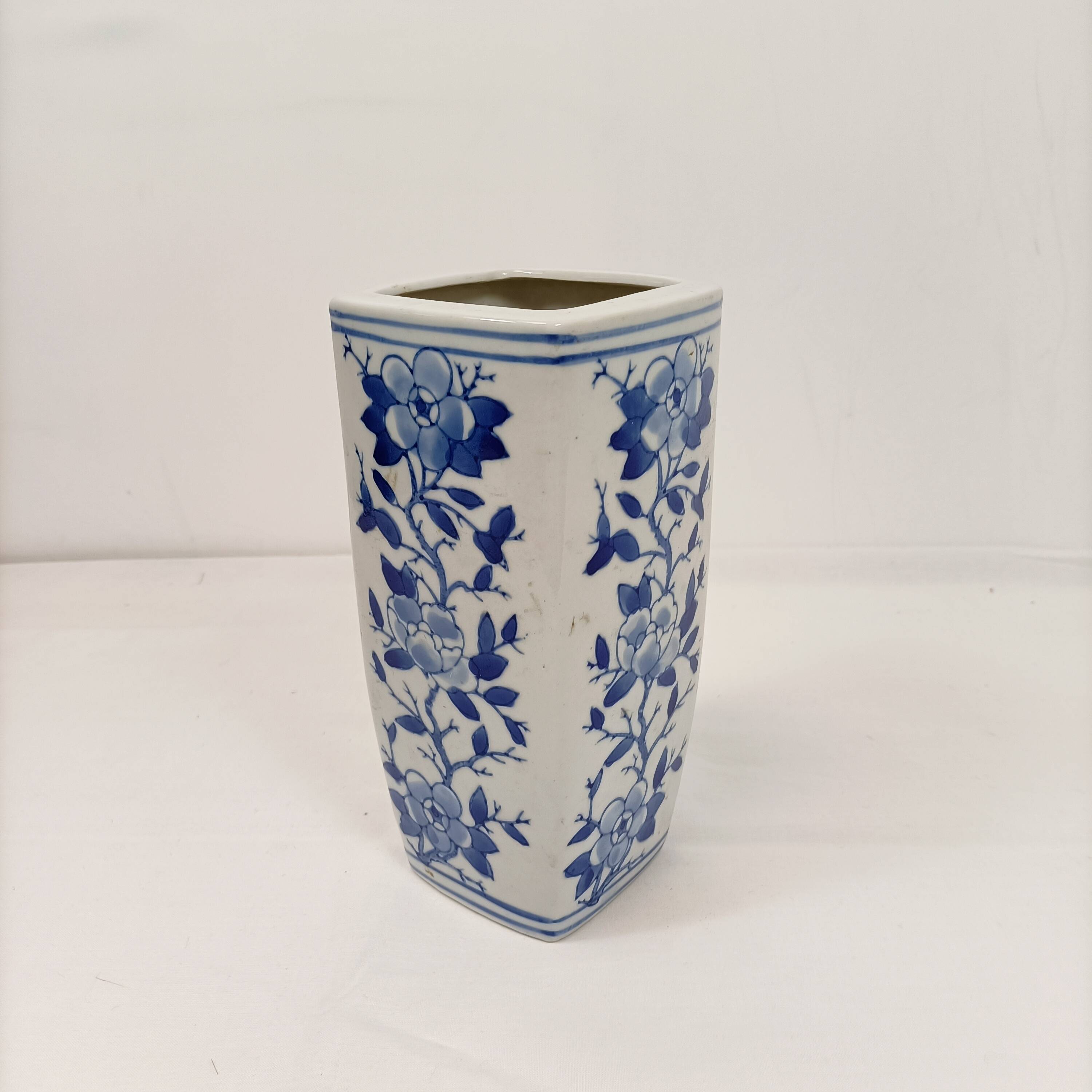 Blue and white square porcelain vase – Asian style / Delft blue