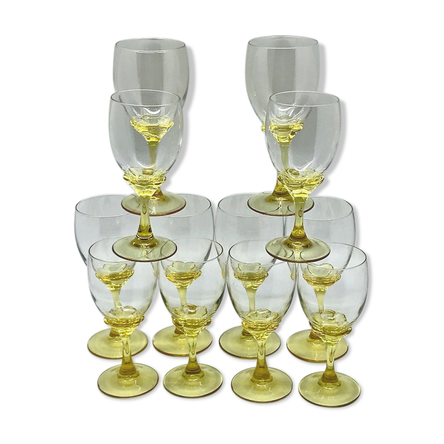 12 verres à pied jaune