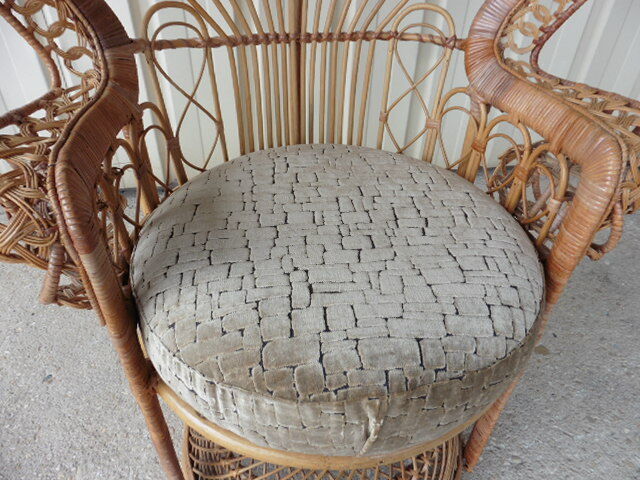 Fauteuil Emmanuelle en osier avec son coussin
