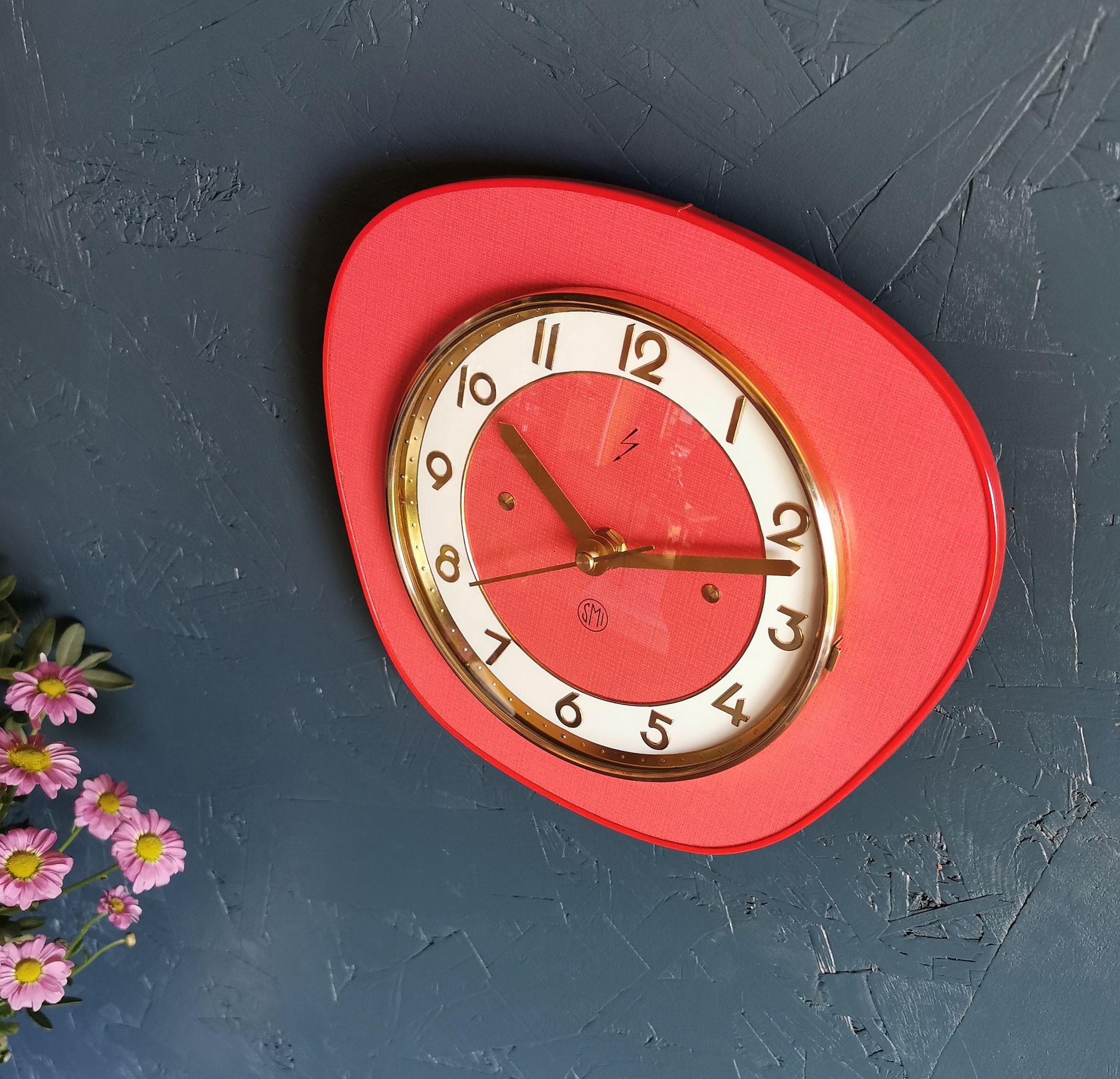 Horloge formica vintage pendule murale silencieuse trapèze "SMI rouge"
