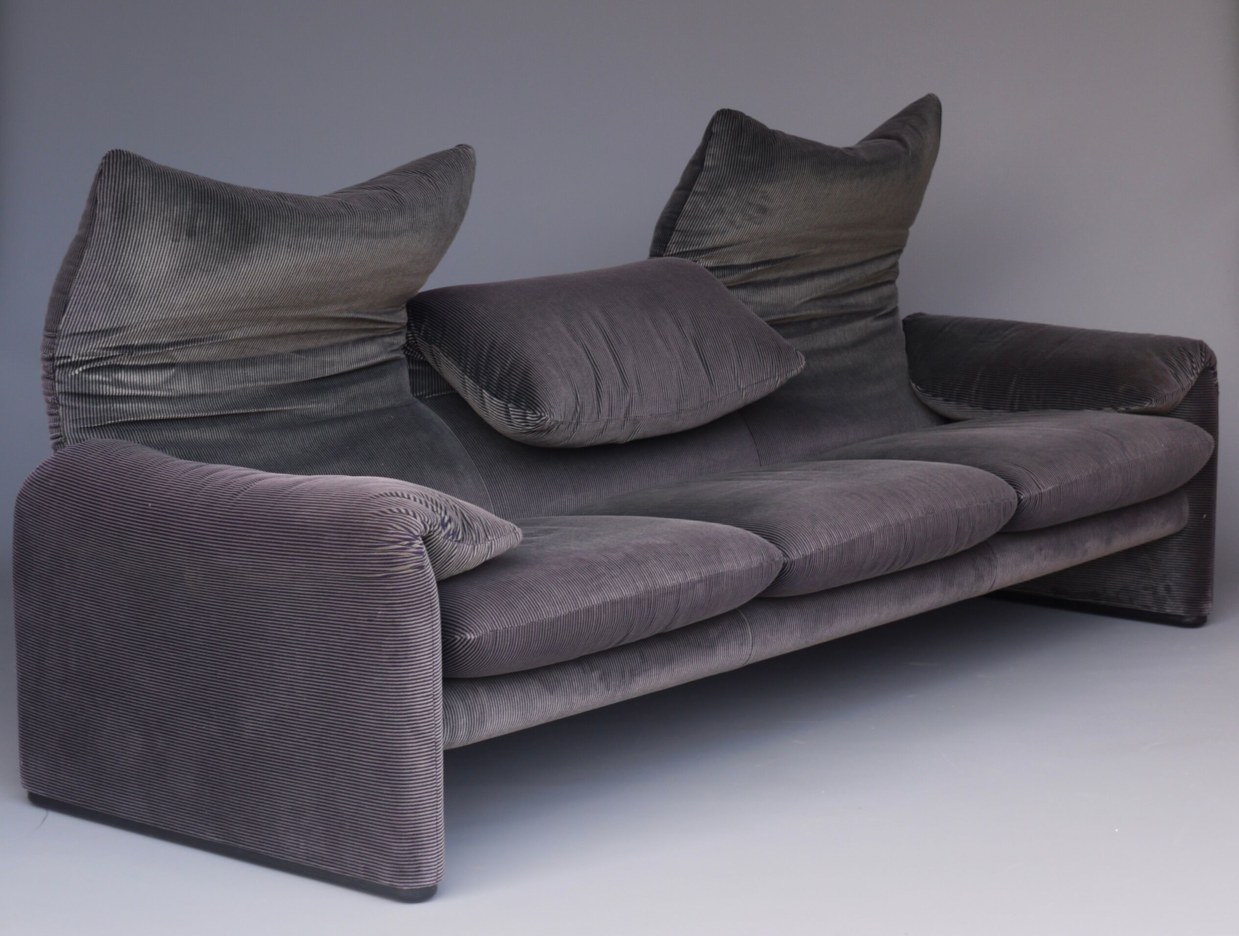 3-seater model Maralunga sofa by Vico Magistretti, Cassina