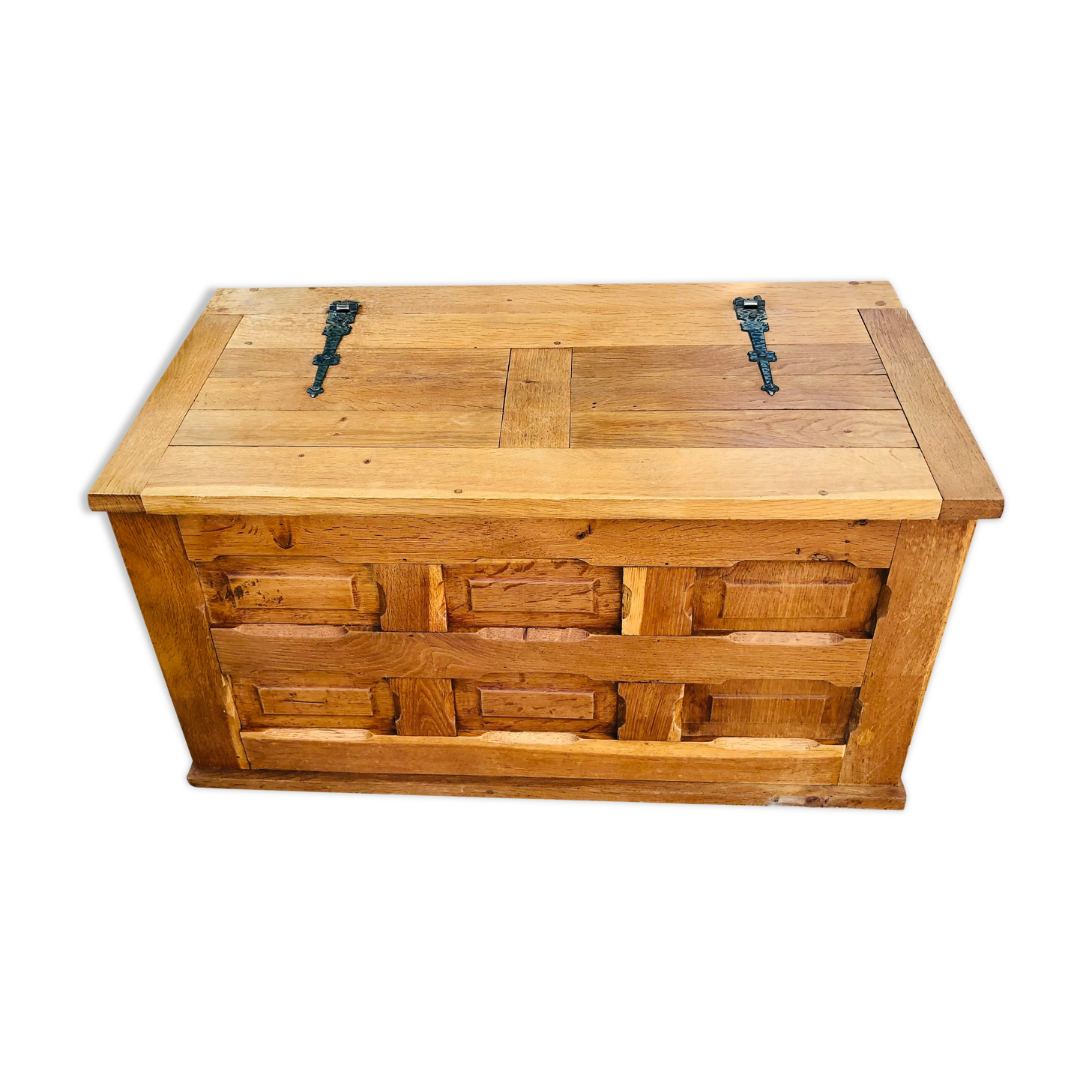 Coffre en bois massif