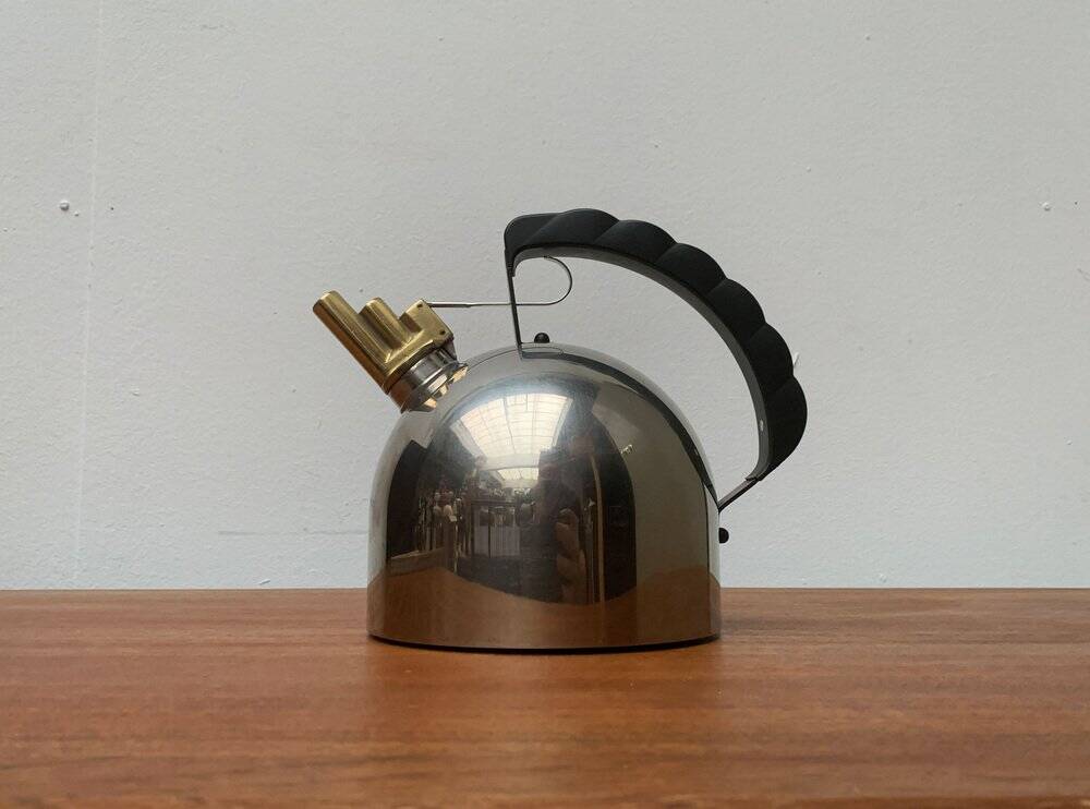 Postmodern Italian kettle by Richard Sapper for Alessi