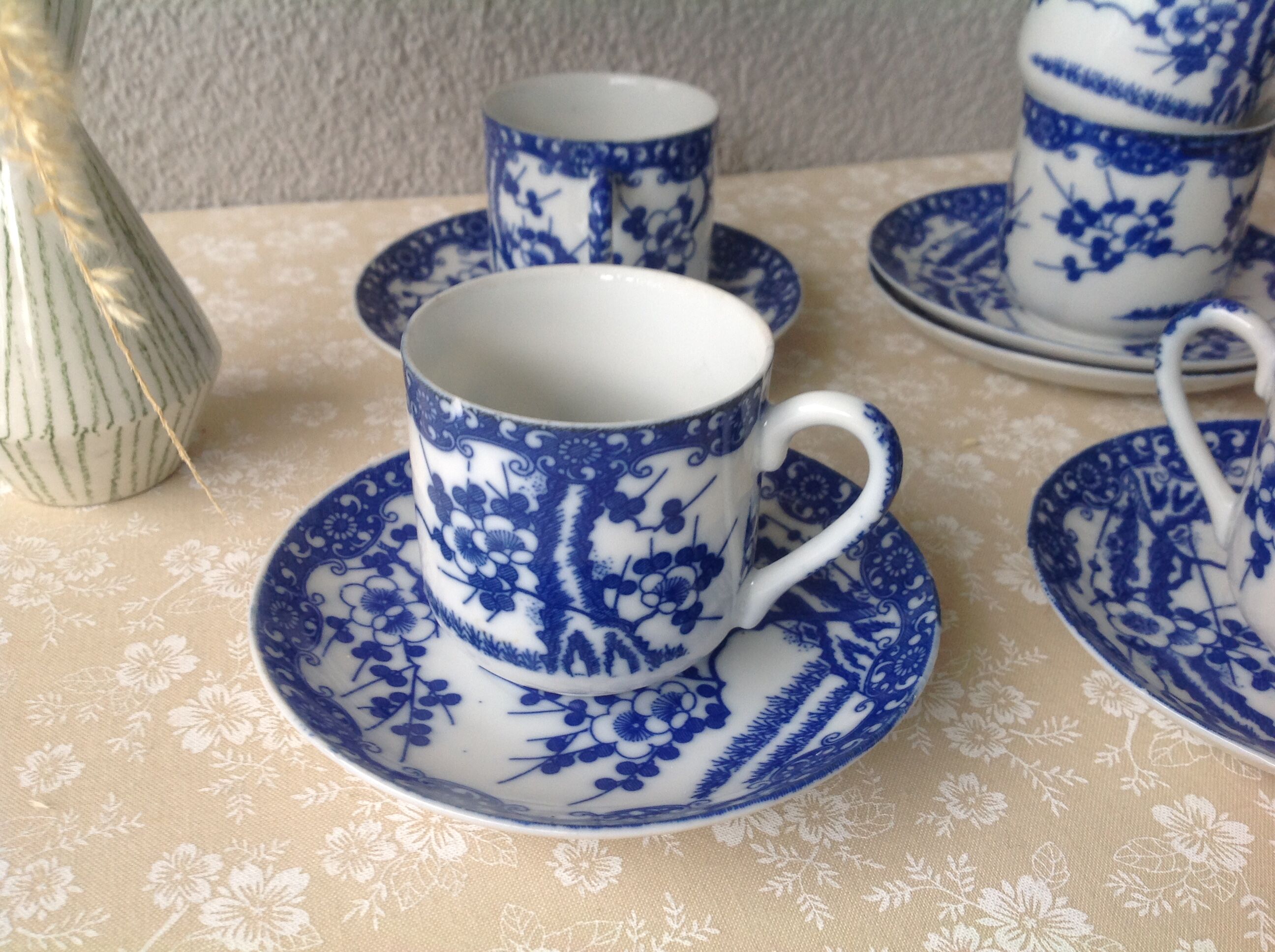 Set of 5 japanese porcelain cups