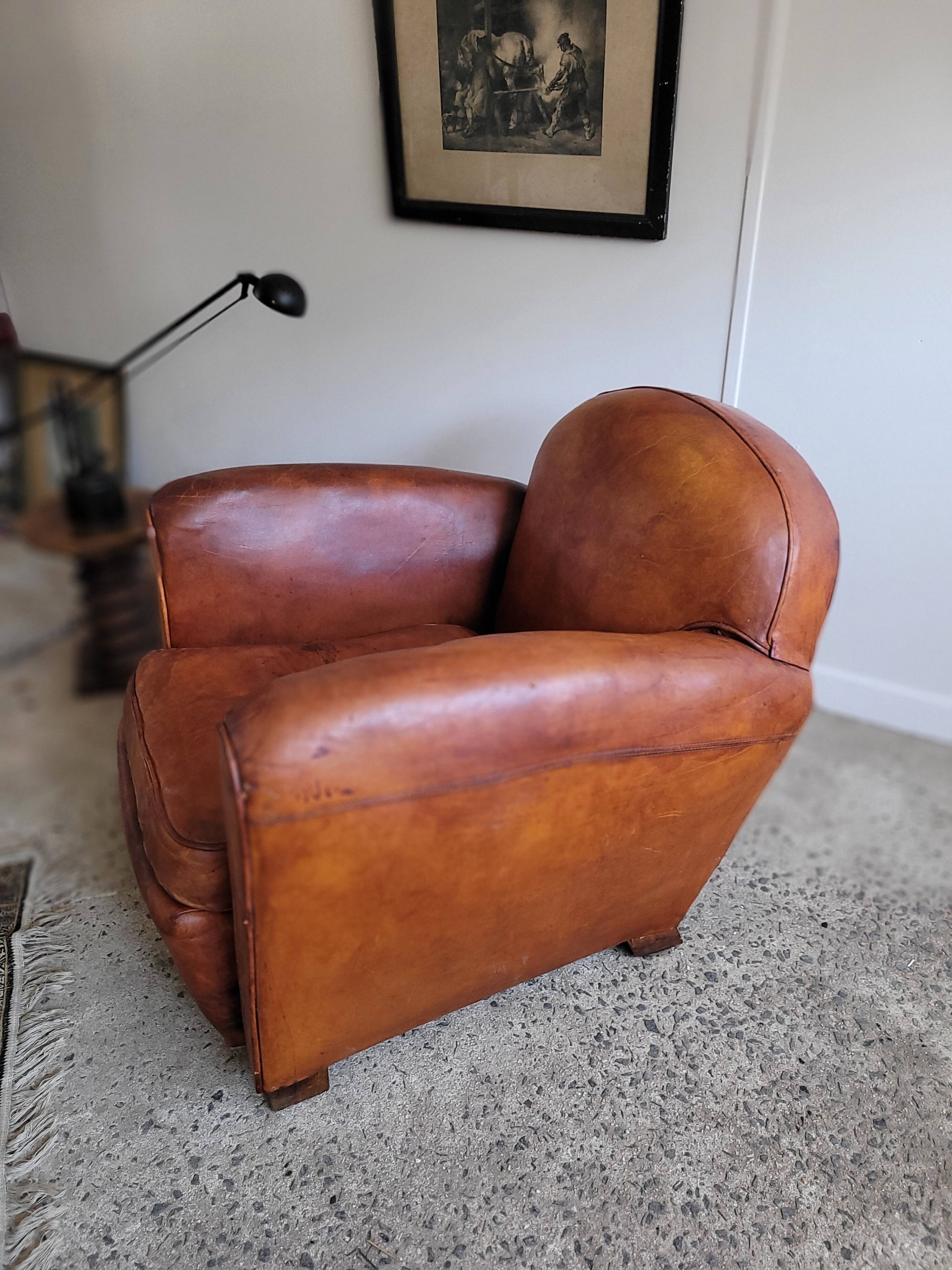 Fauteuil club en cuir patiné