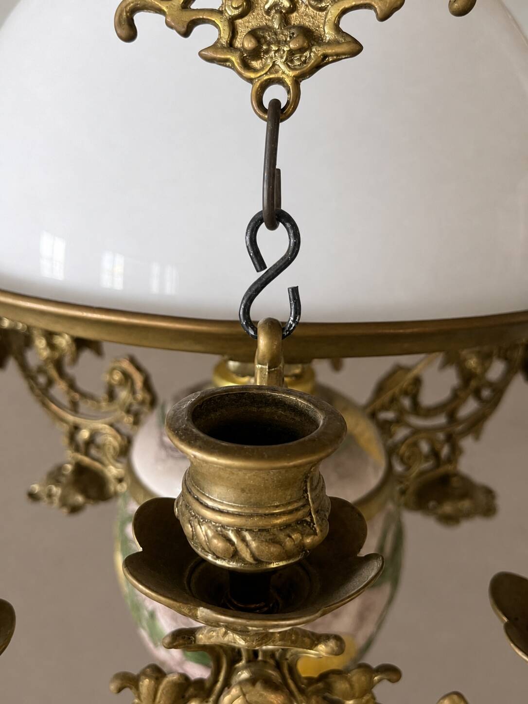 Antique lustre from the late 19th century, brass and opaline with floral decoration, 9 oil lights.