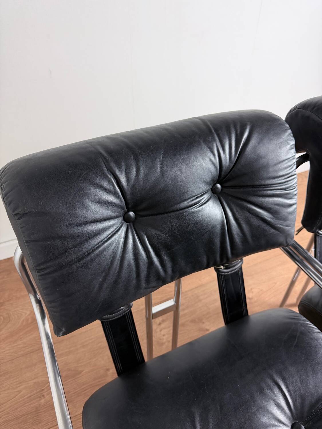 Pair of "Tucroma" armchairs – Guido Faleschini for iMariani – Italy