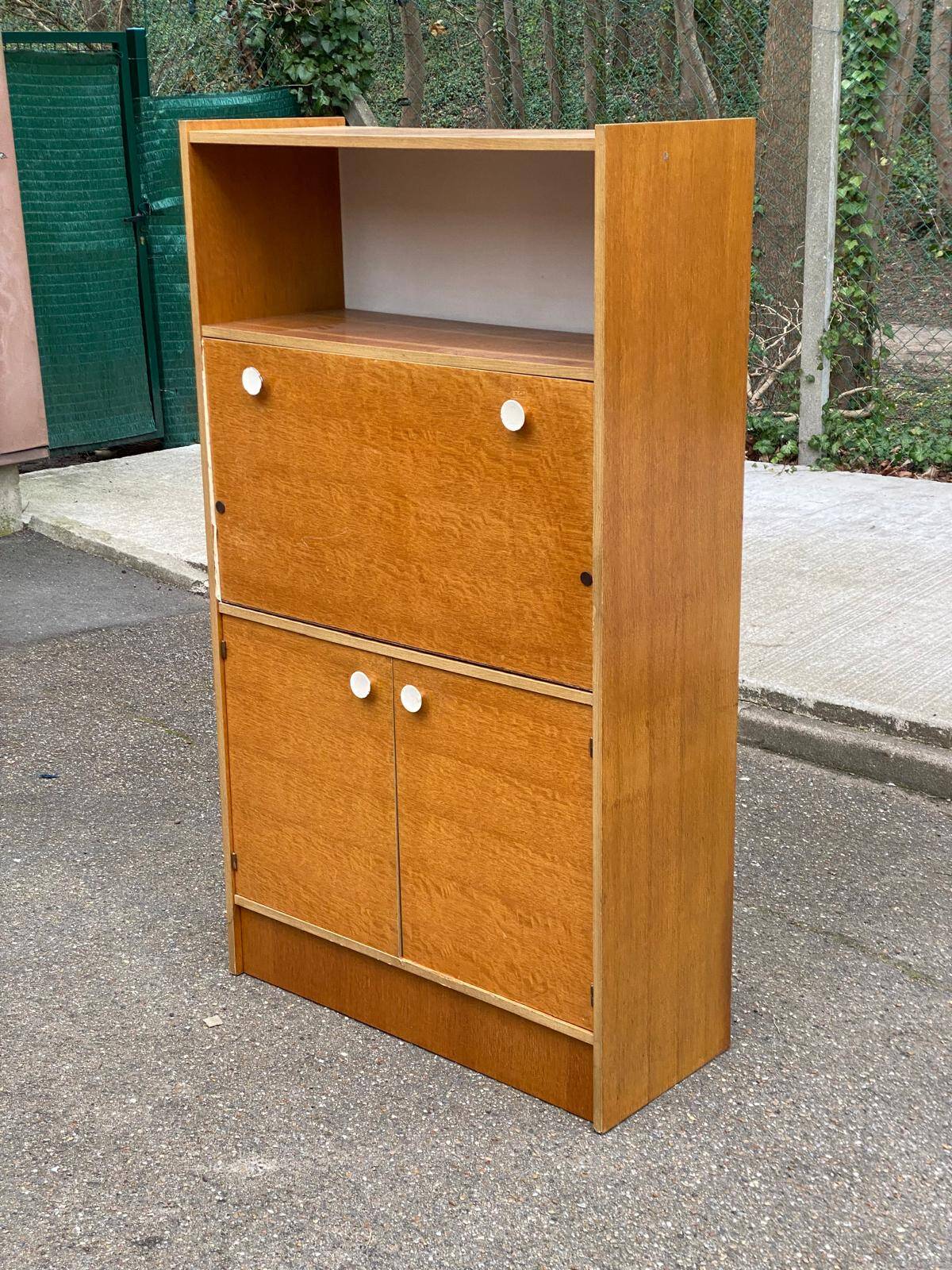 Secrétaire scandinave lumineux vintage avec 3 portes 1960