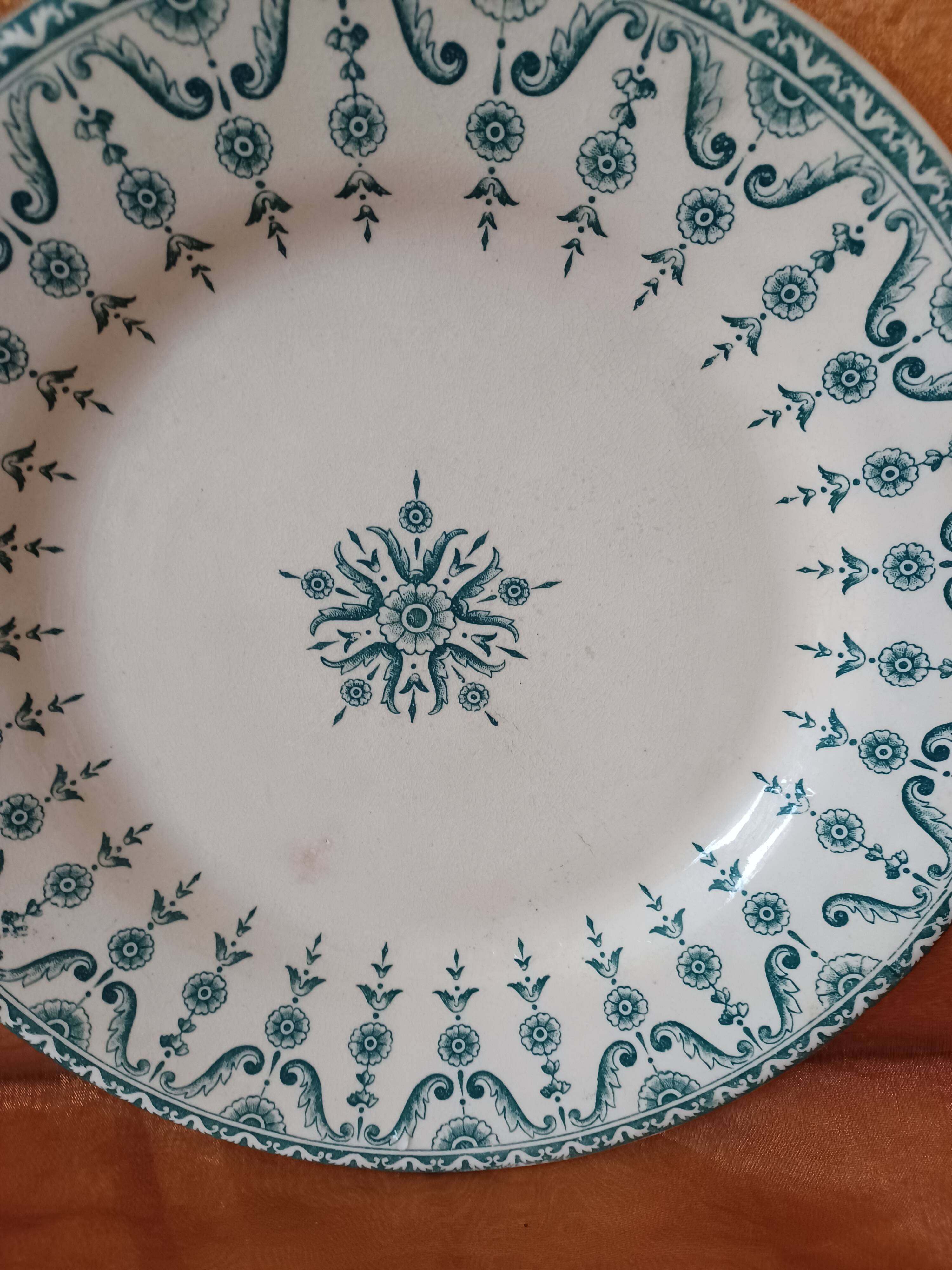 Terre de Fer Gien plate, Florentine decor