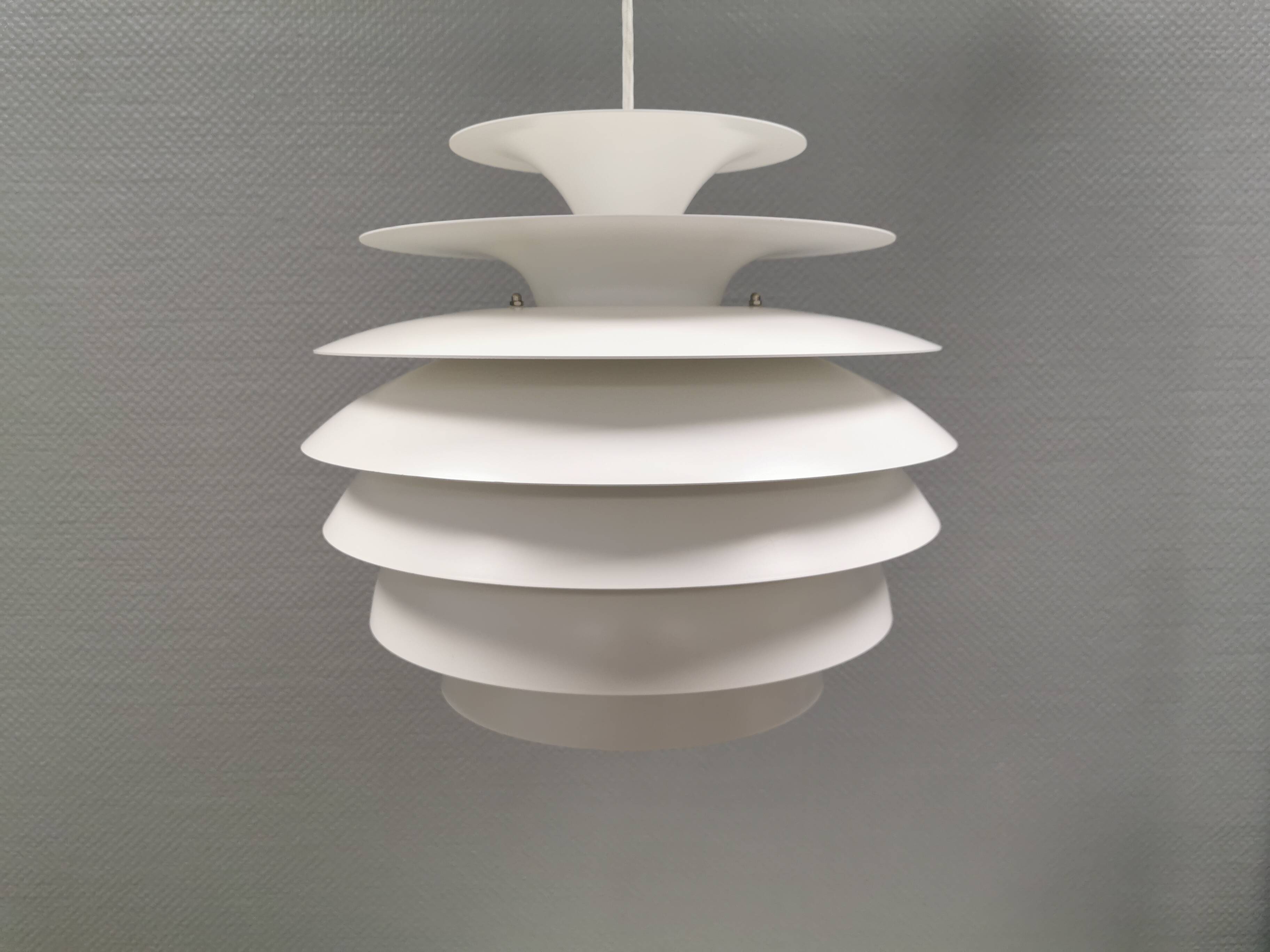 Suspension Barcelona, conçue par Bent Karlby Danemark