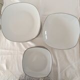 Table service of 18 pieces in white porcelain