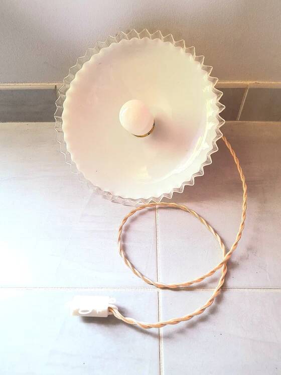 Suspension in pleated opaline