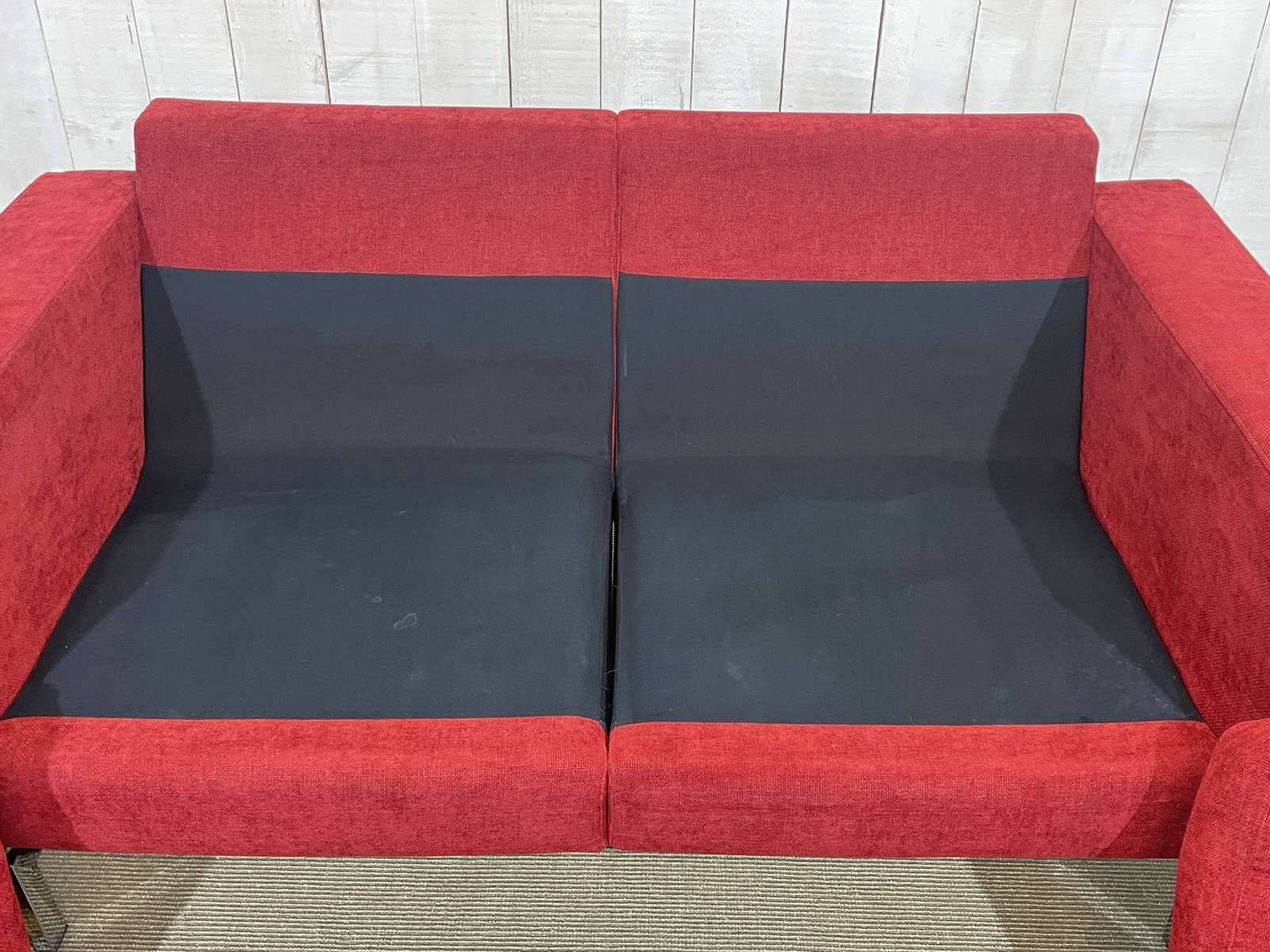 Canapé moderne en tissu et piètement chromé