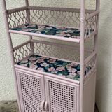 Étagère en rotin rose poudrée