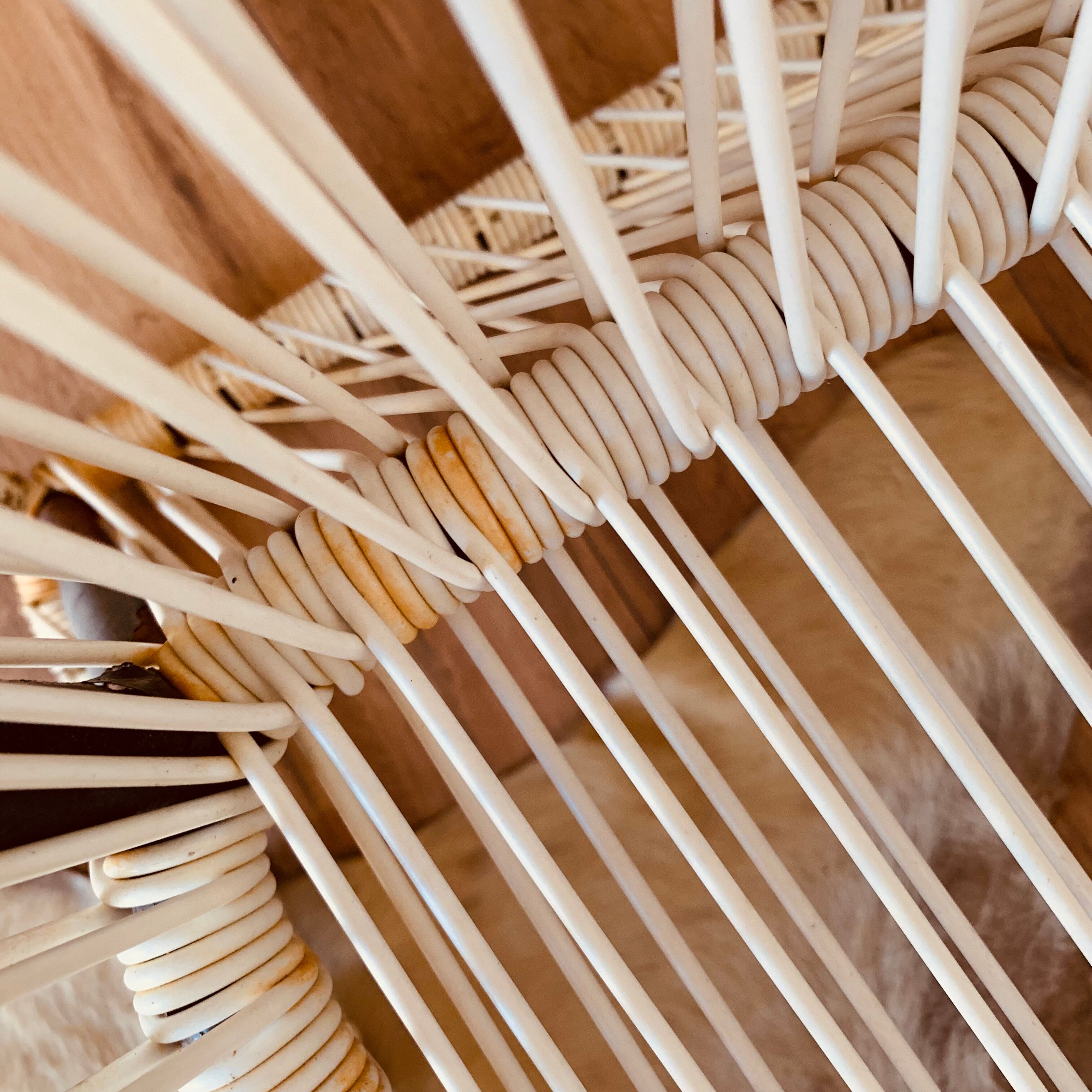 2 garden armchairs in white scoubidou