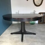 Extendable butterfly extension table