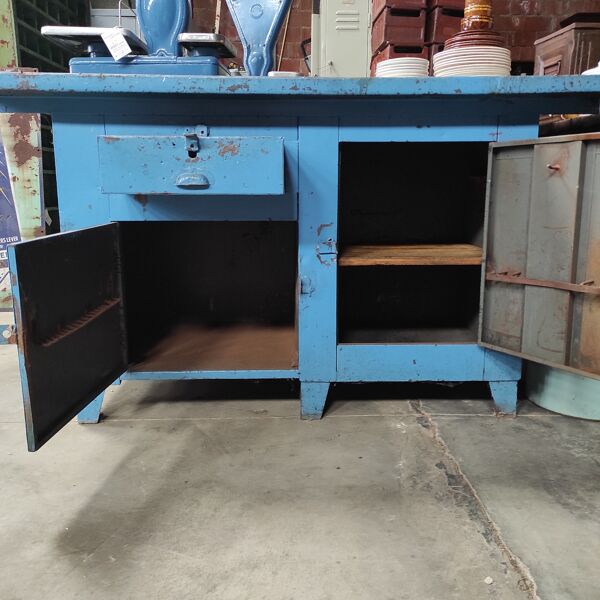 Établi industriel bleu vif   Îlot de cuisine ou cuisine extérieure