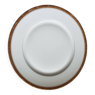 Rimmed plates