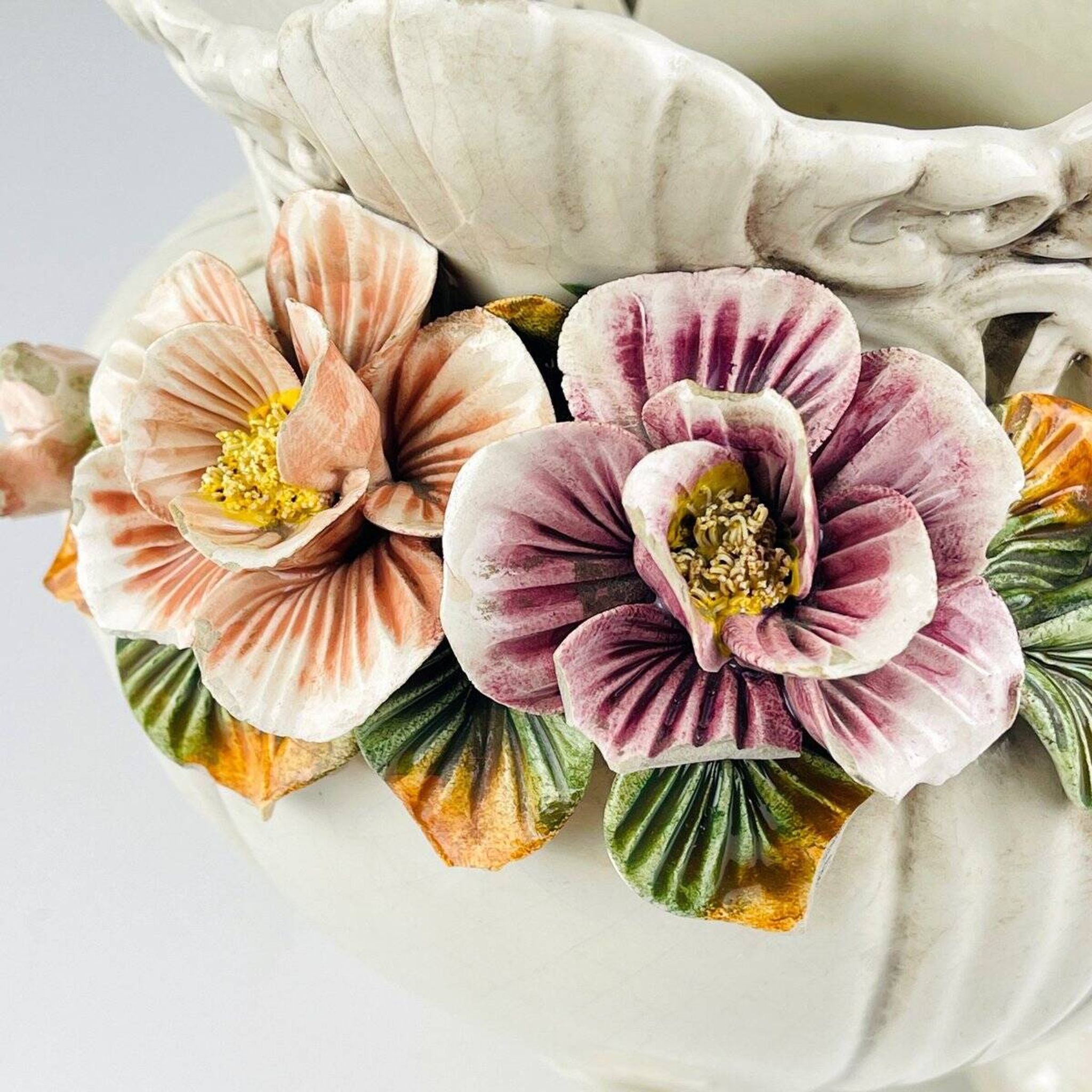 Vase en céramique avec fleurs, Italie, années 1950