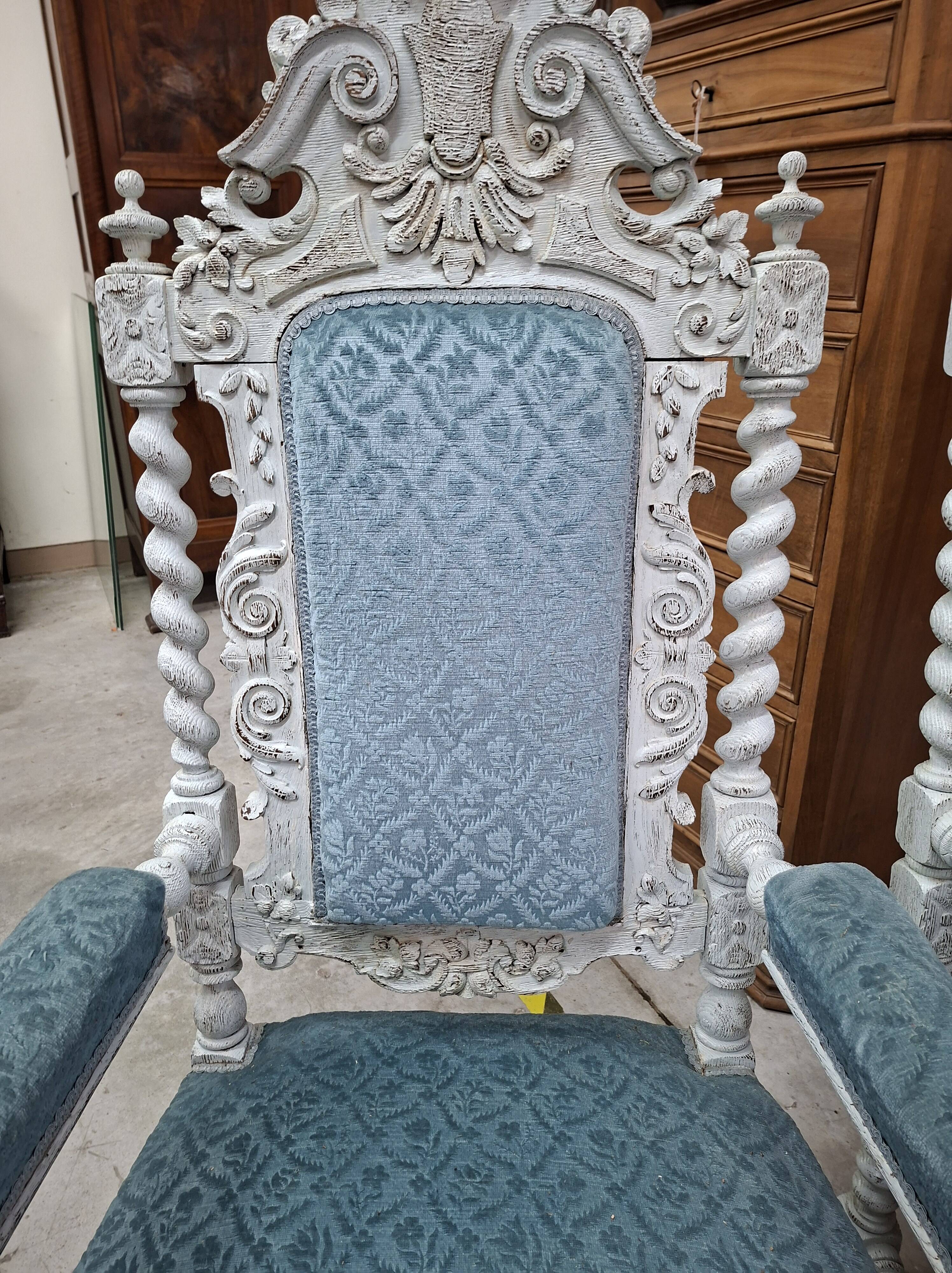 Pair of ceremonial armchairs in carved wood – Twisted columns