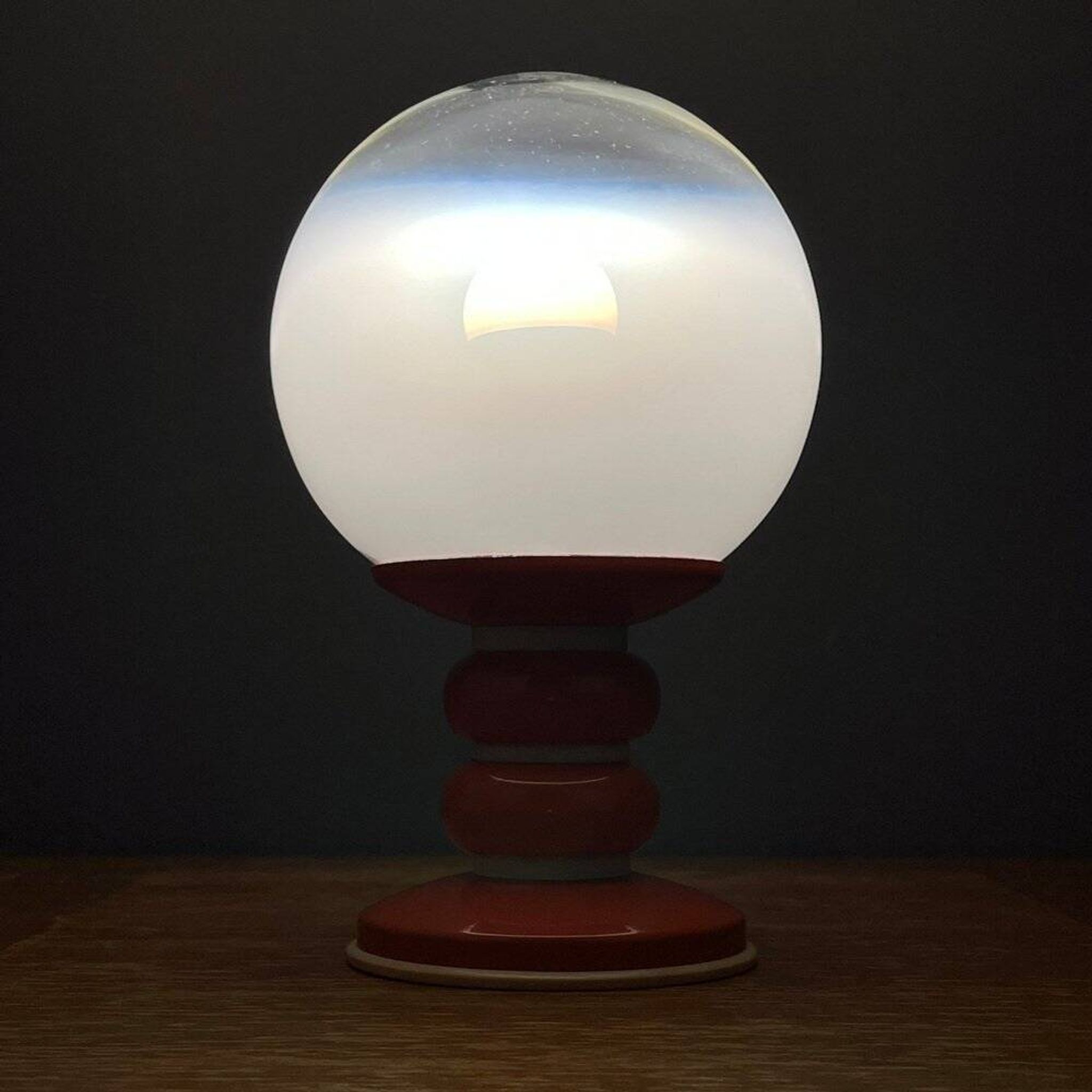 Lampe de table en verre opalin blanc, Italie, années 1970