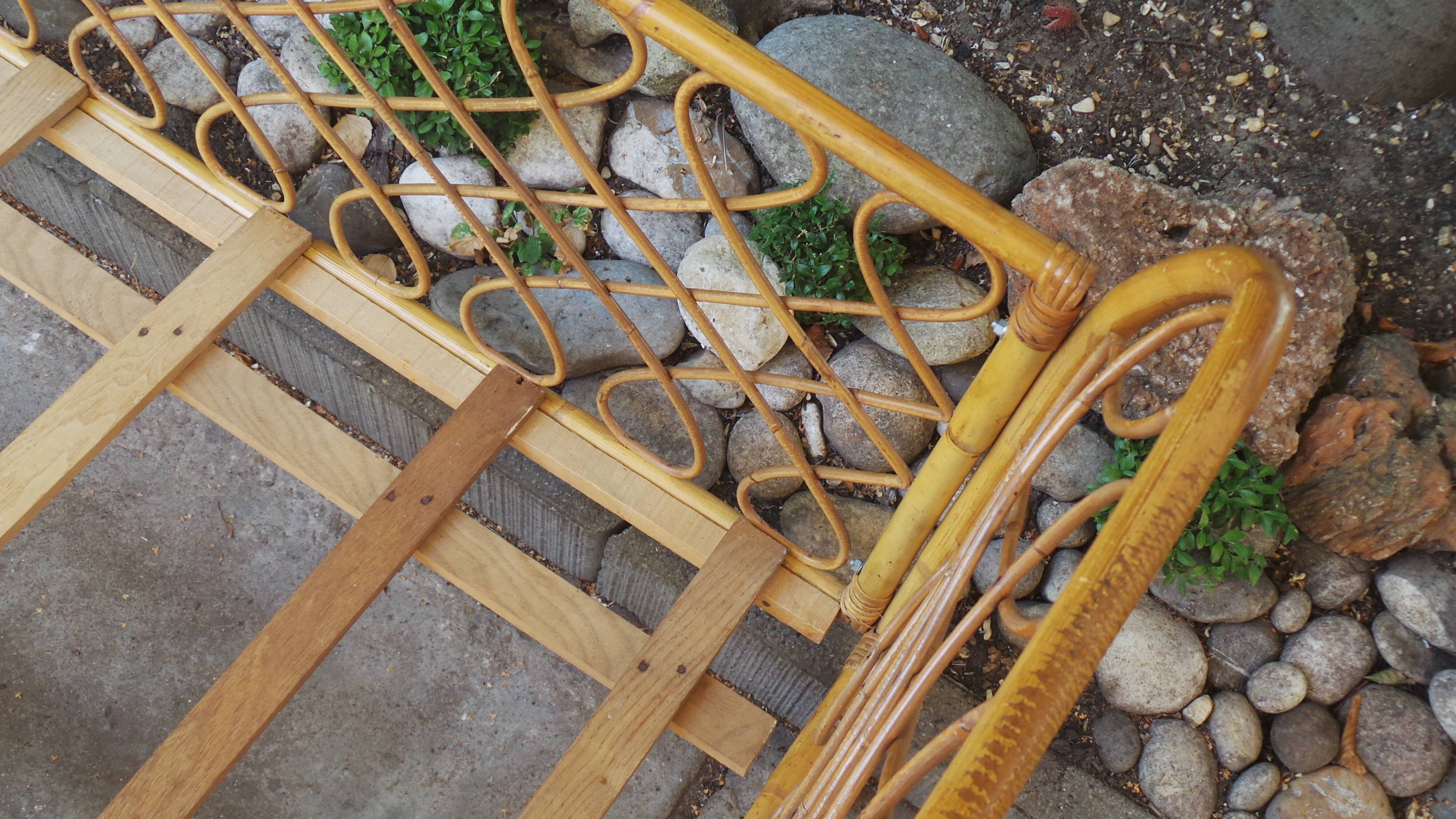 Lit de bébé en rotin années 50