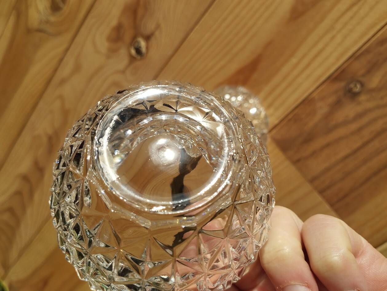 Cut crystal pineapple bonbonnière – Iconic decorative piece