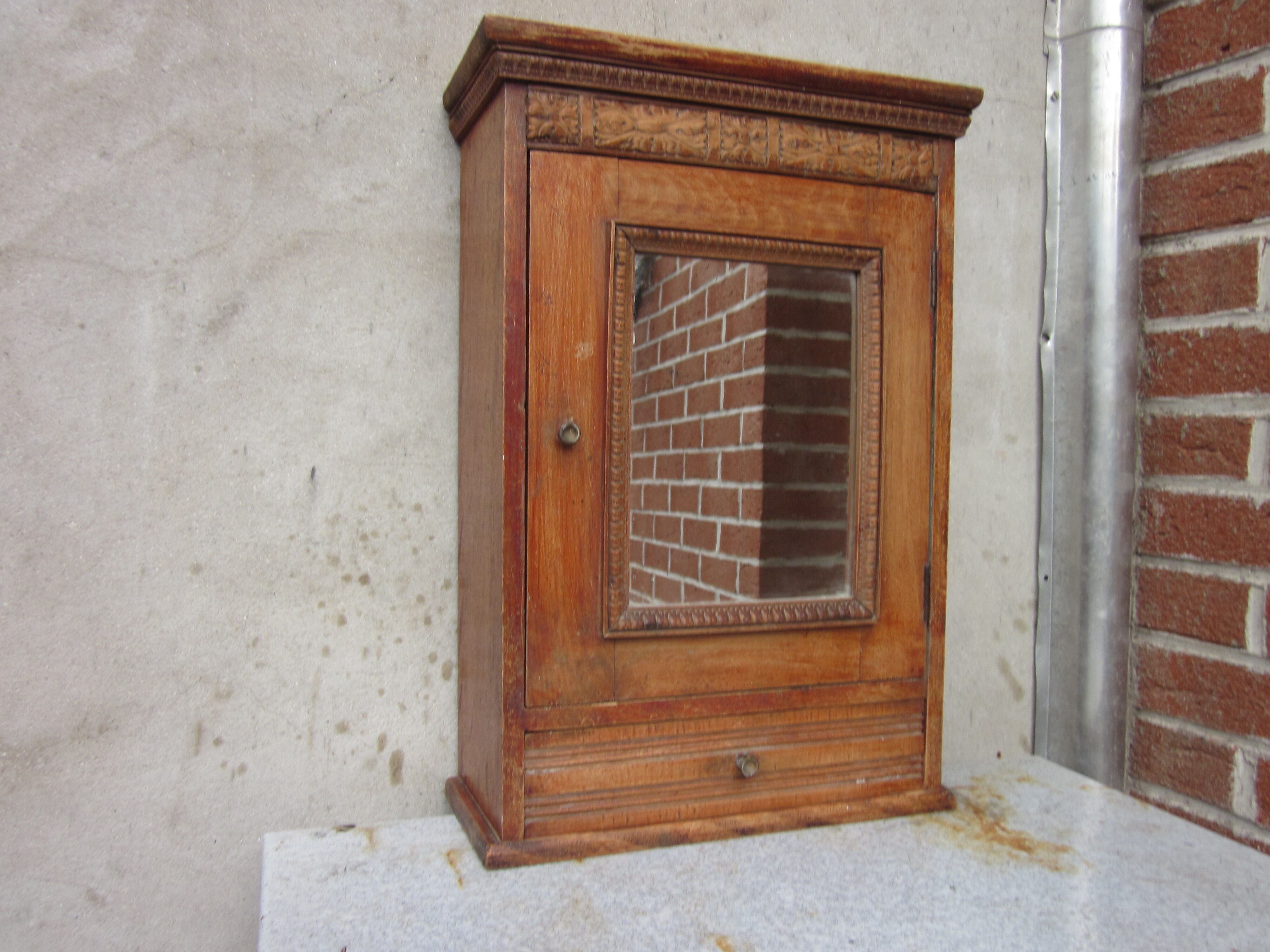 30, 40 years toilet wardrone