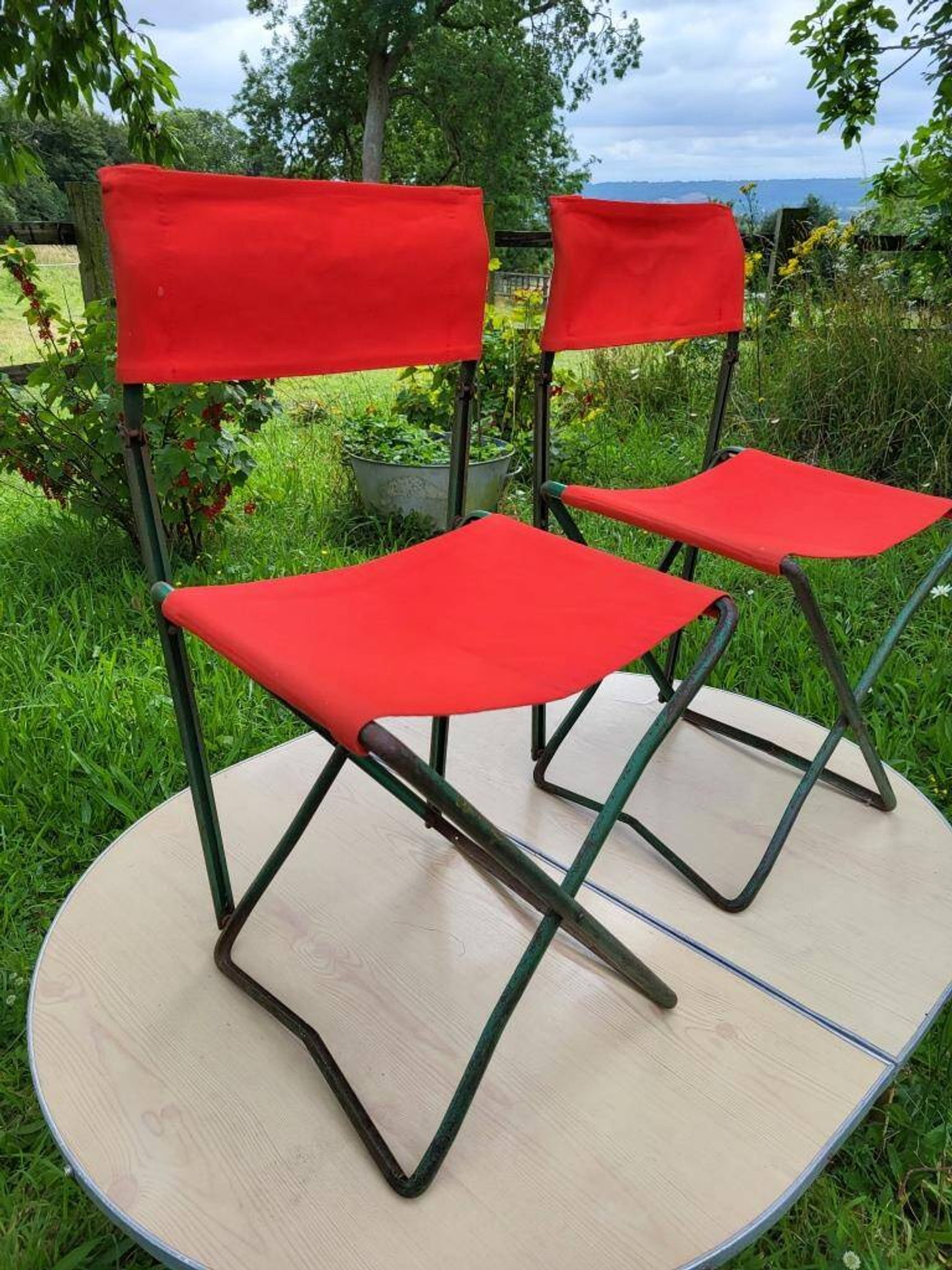 Ensemble table et duo chaises pliantes camping vintage 1970