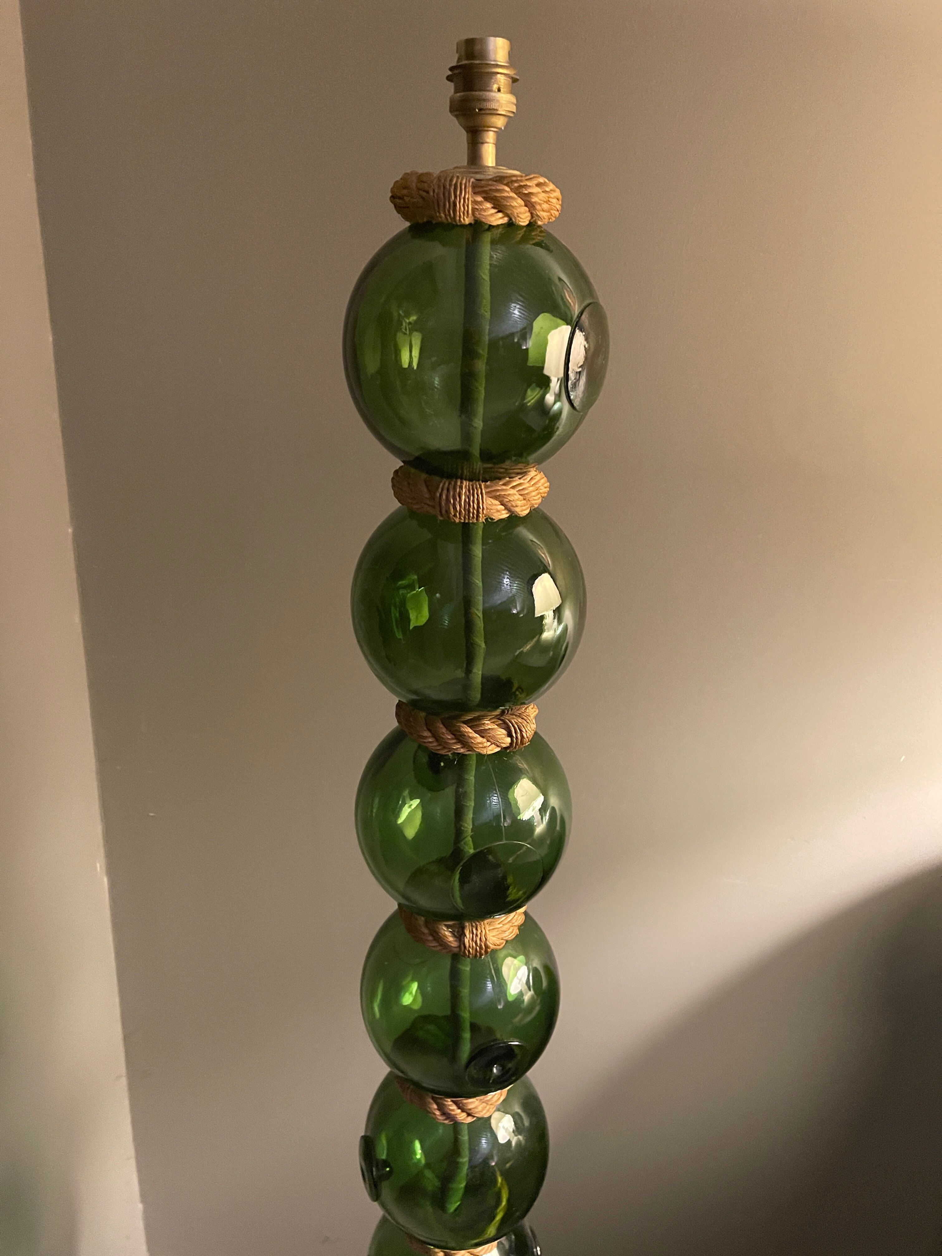 Lampadaire vintage en corde et boules de verre