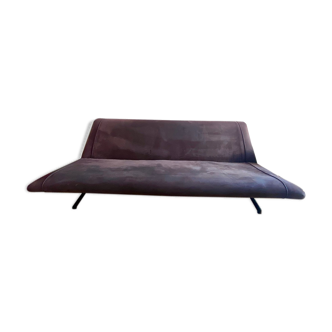 Osvaldo Borsani d70 sofa, Tecno edition 1950