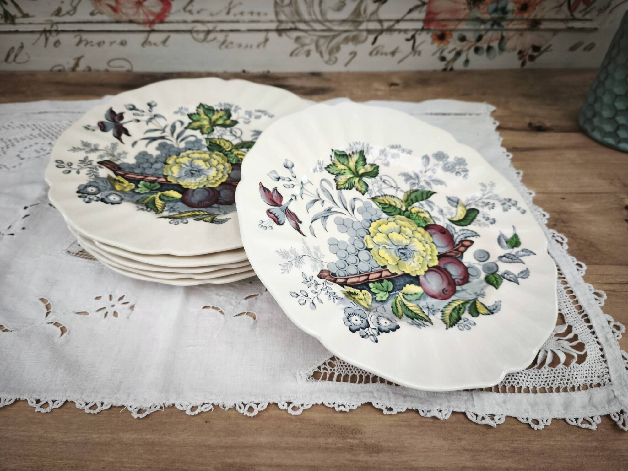Set of 6 Royal Doulton dinner plates in the Kirkwood pattern.